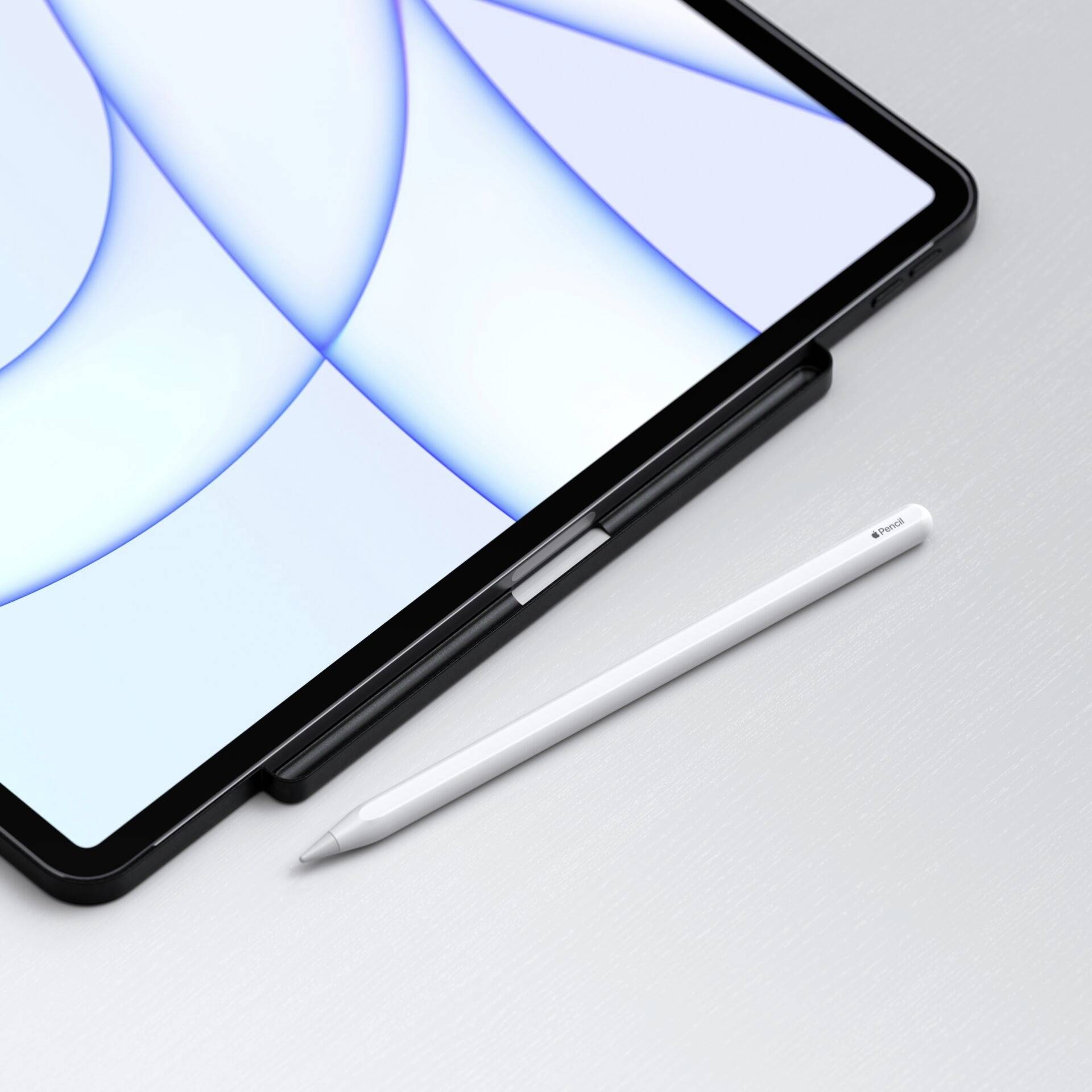 Ein Tablet mit einem weißen Stift daneben liegt auf einem grauen Tisch. Das Display zeigt ein abstraktes, hellblaues Muster.