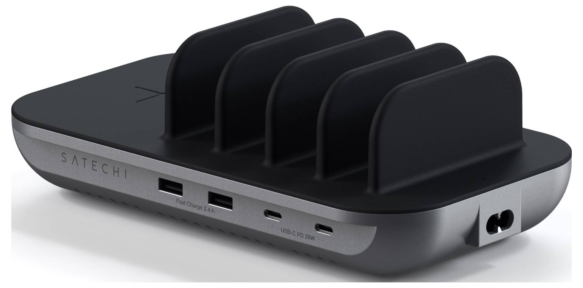 Schwarze Ladestation mit mehreren Steckplätzen, USB-Anschluss, und Markenname 'SATECHI' an der Seite. Designed für gleichzeitiges Laden mehrerer Geräte.