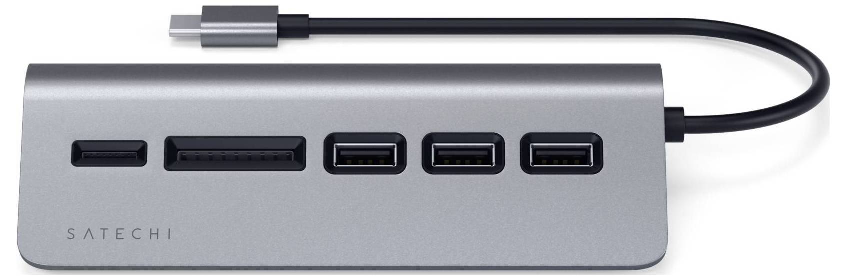 Ein grauer USB-C-Hub mit vier Anschlüssen: zwei USB-A, ein SD-Kartenleser und ein HDMI-Anschluss. Markenname 'Satechi' vorne links.