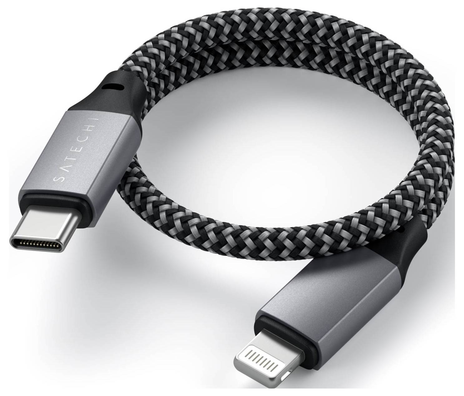 Ein geflochtenes USB-C-zu-Lightning-Kabel von Satechi. Es ist grau und schwarz und dient zum Verbinden von Geräten.