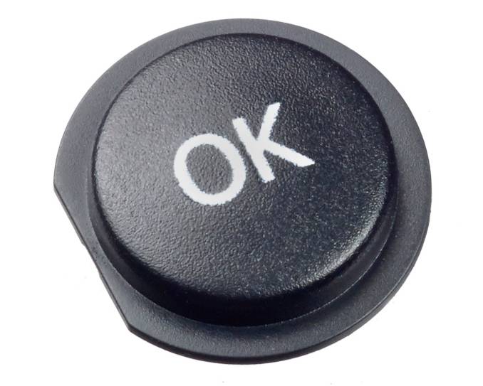 Schwarzer runder Knopf mit weißem Text 'OK'. Geeignet zur Bestätigung von Befehlen auf elektronischen Geräten.