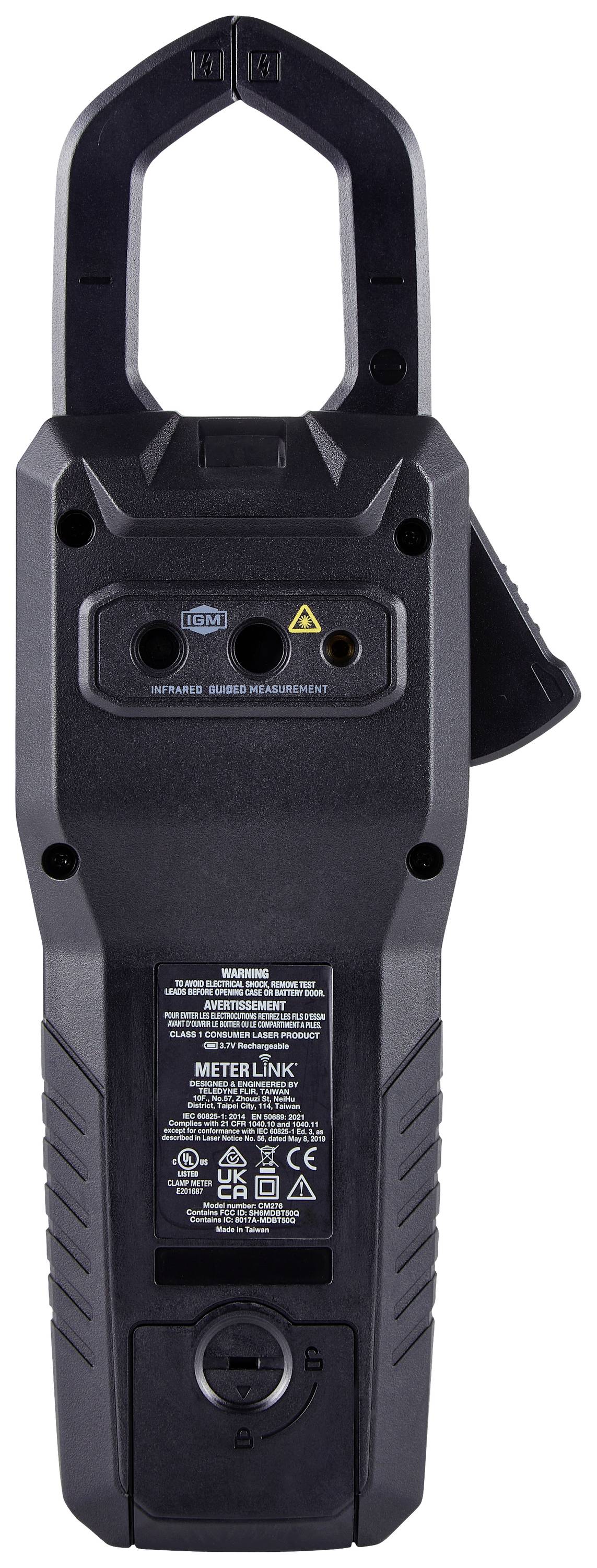 Rückansicht eines elektronischen Messgeräts mit offenem Klemmelement, mehreren Anschlüssen und Etiketten mit technischer Beschreibung.