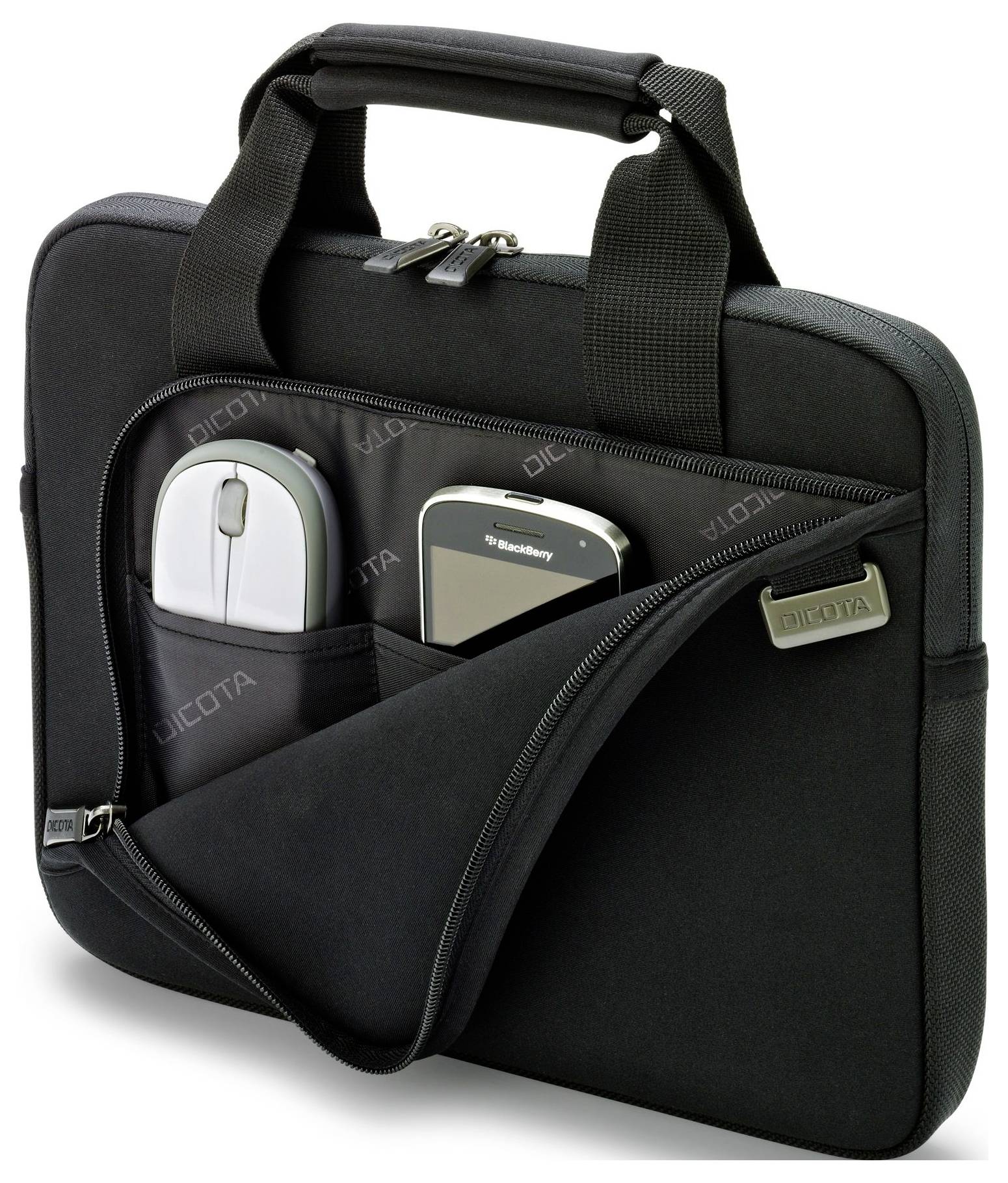 Schwarze Laptop-Tasche mit Reißverschlussfach, enthält eine Computermaus und ein Smartphone. Markenlogo auf der Tasche sichtbar.