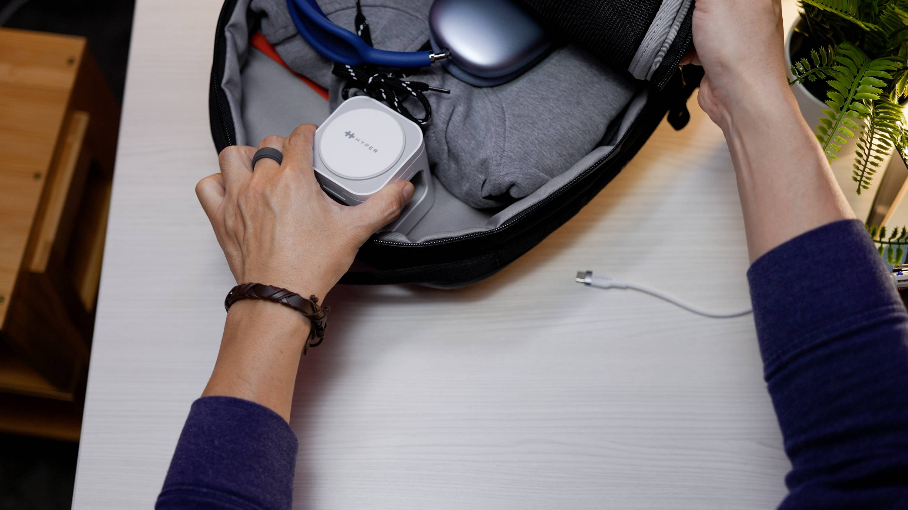 HYPER Induktions-Ladegerät HyperJuice HJ3320WHGL Weiß