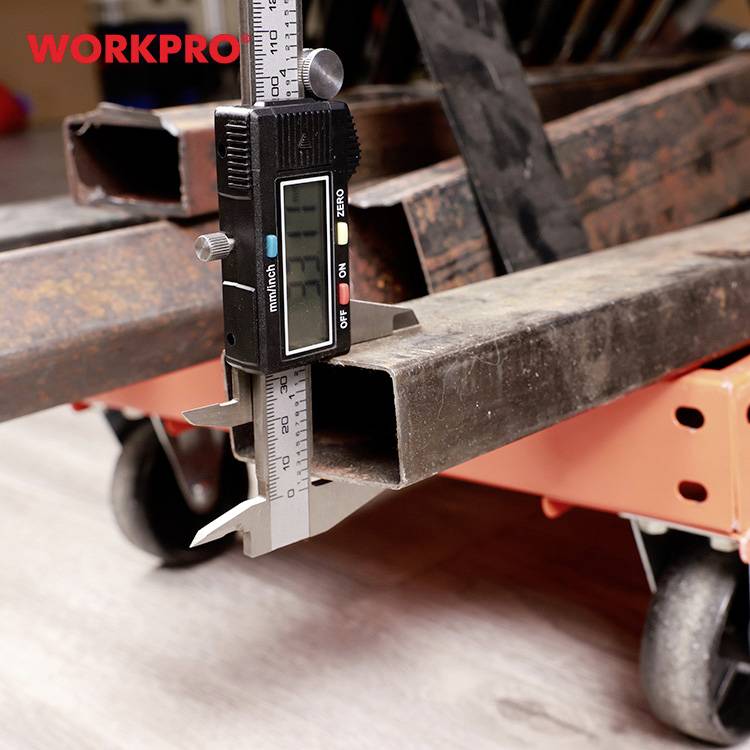 WorkPro WP266004 Digitaler Messschieber 150mm