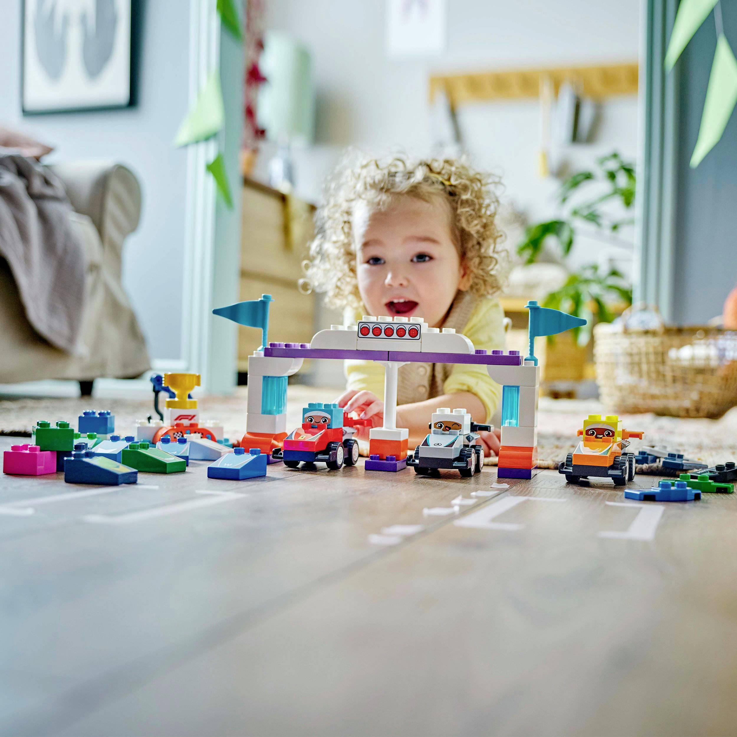 10445 LEGO® DUPLO® F1® Team Rennautos mit Rennfahrern