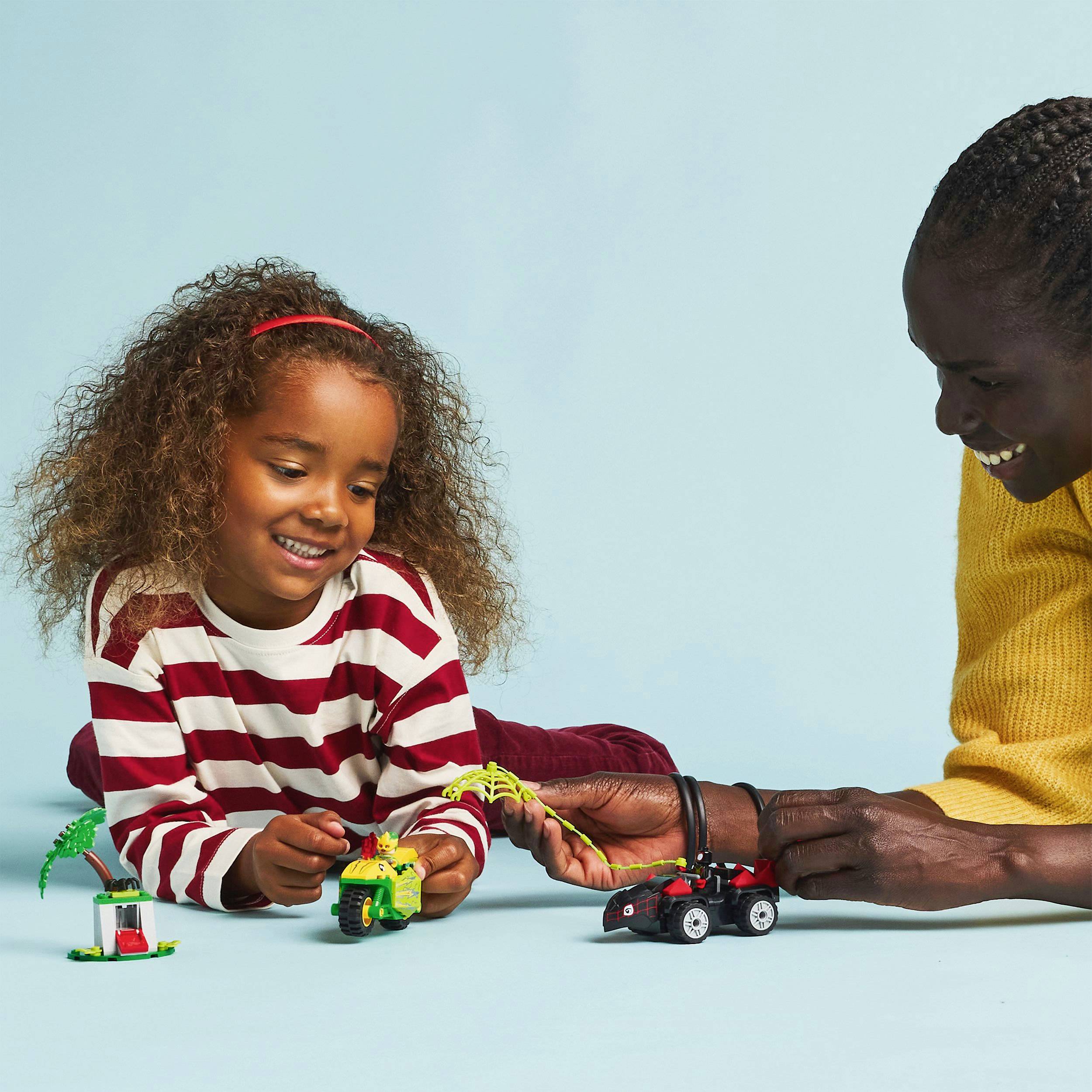 11198 LEGO® MARVEL SUPER HEROES Actionspaß mit Spin und Electro in ihren Dino-Flitzern