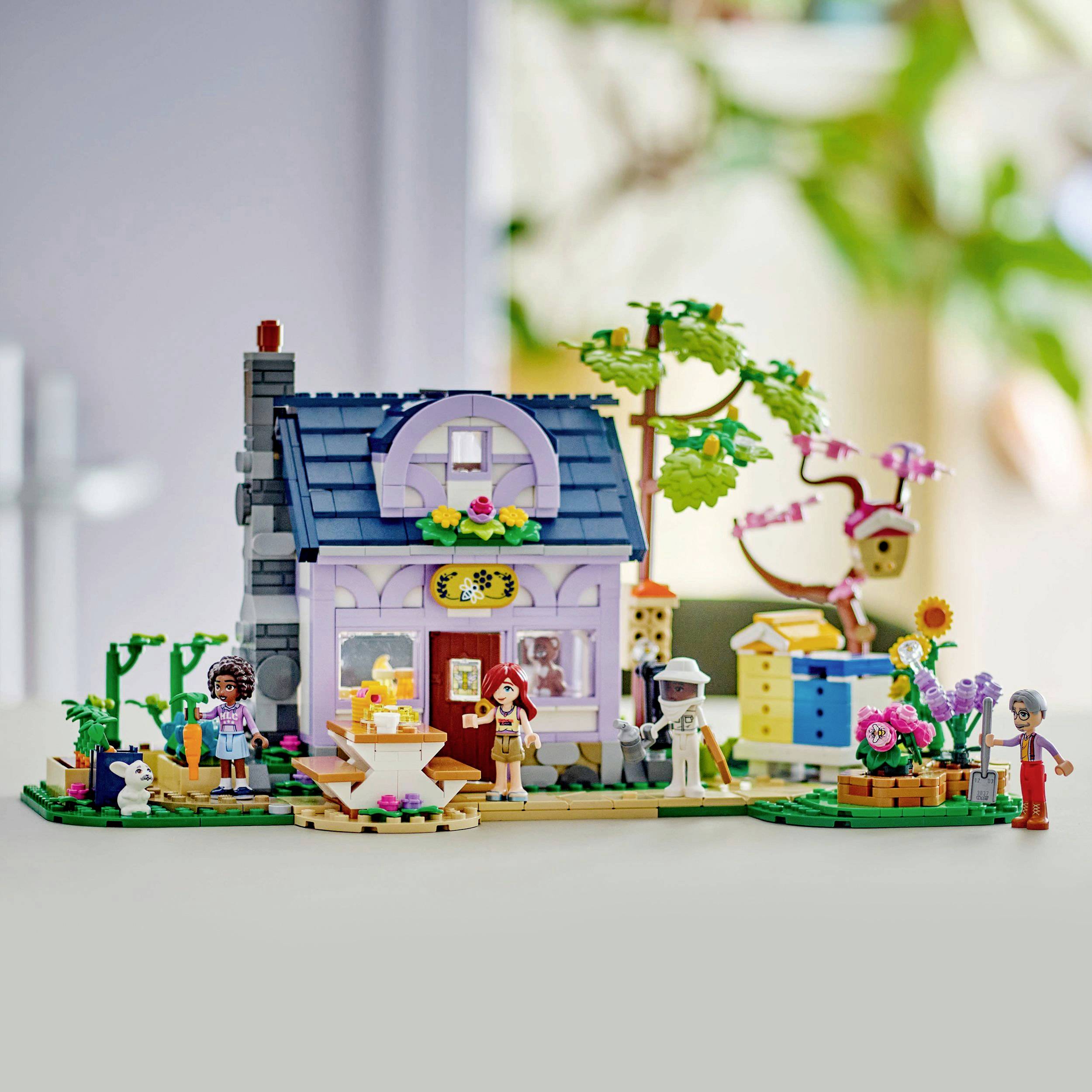 LEGO Friends Beekeepers' House and Flower Garden Home & Living Spielwaren Kreativ- & Lernspielzeug