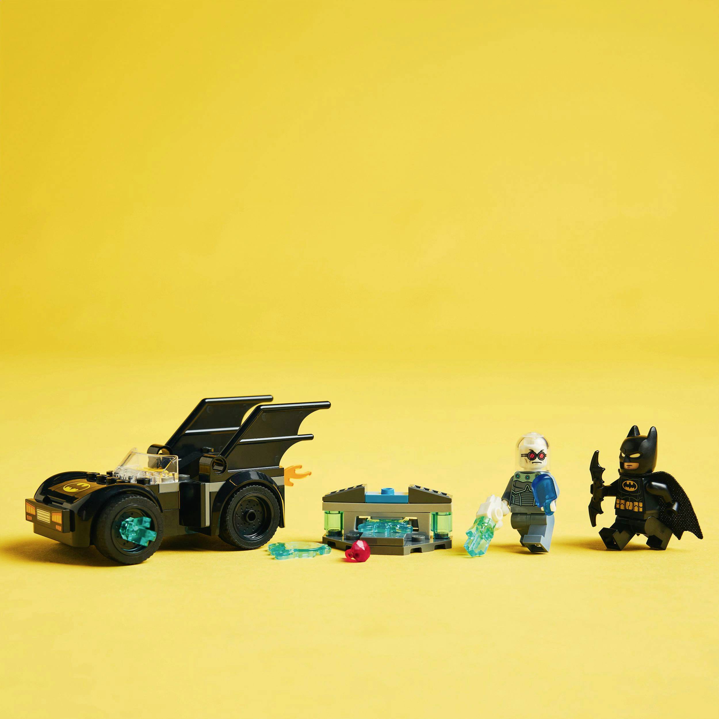 76301 LEGO® DC COMICS SUPER HEROES Batman™ & Batmobil™ vs. Mr. Freeze™