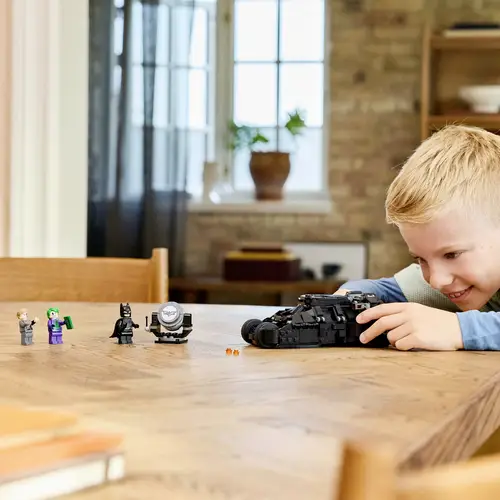 76303 LEGO® DC COMICS SUPER HEROES Batman™ Tumbler vs. Two-Face™ & The Joker™ 76303 LEGO® DC COMICS SUPER HEROES Batman™ Tumbler vs. Two-Face™ & The Joker™