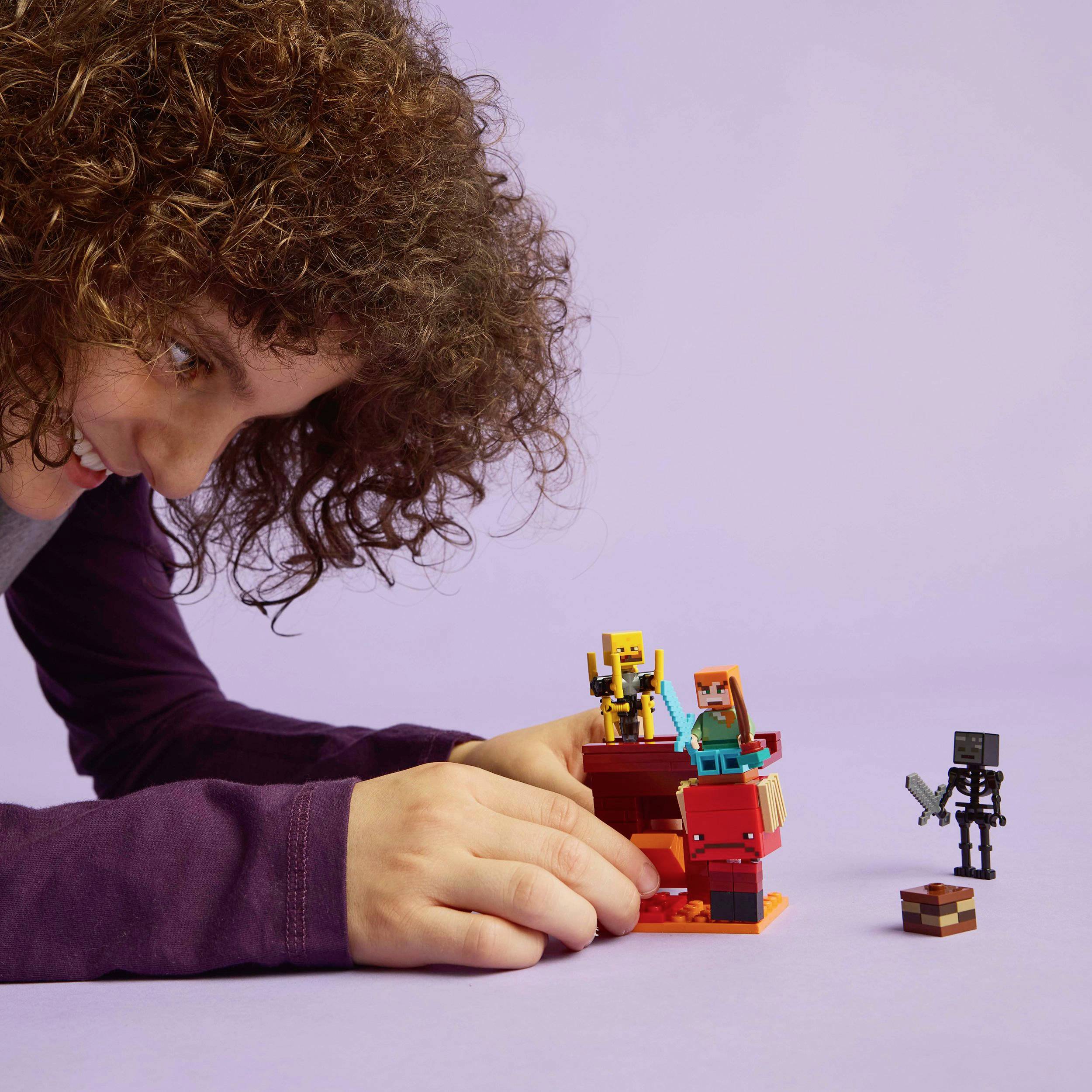 21266 LEGO® MINECRAFT Das Lava-Duell im Nether