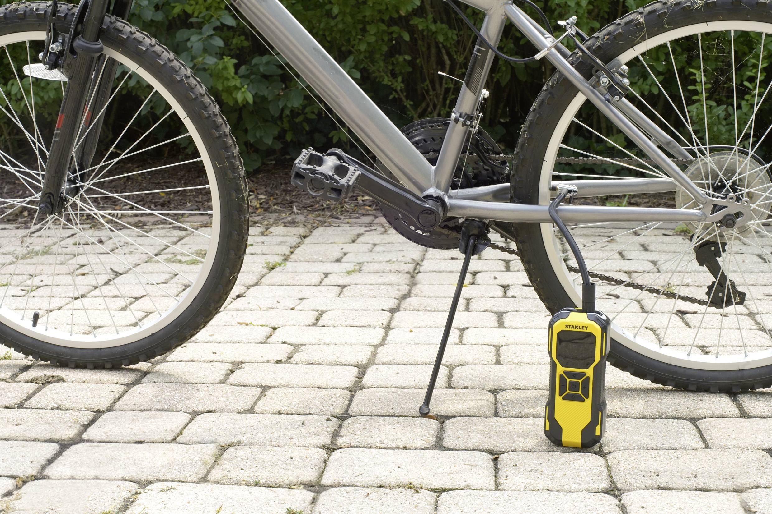 STANLEY SXIF0101 Akku-Kompressor 10 bar Automatische Abschaltung, Digitales Display, Inkl. 1 Akku, mit Powerbank-Funktion