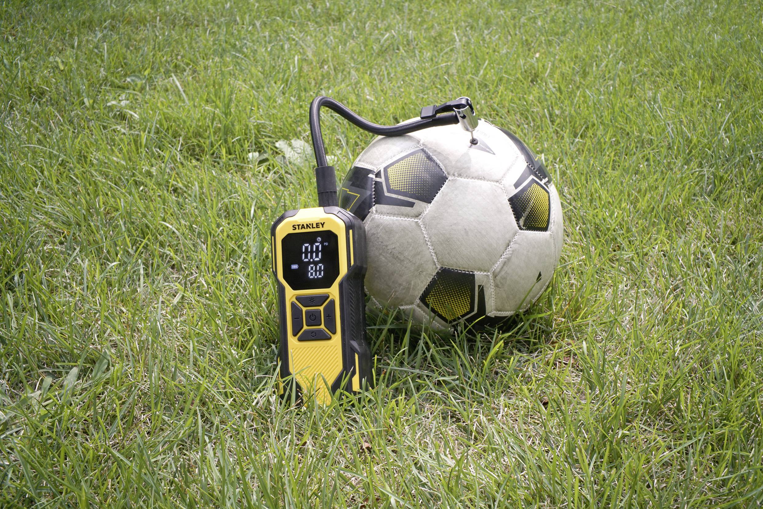 STANLEY SXIF0101 Akku-Kompressor 10 bar Automatische Abschaltung, Digitales Display, Inkl. 1 Akku, mit Powerbank-Funktion