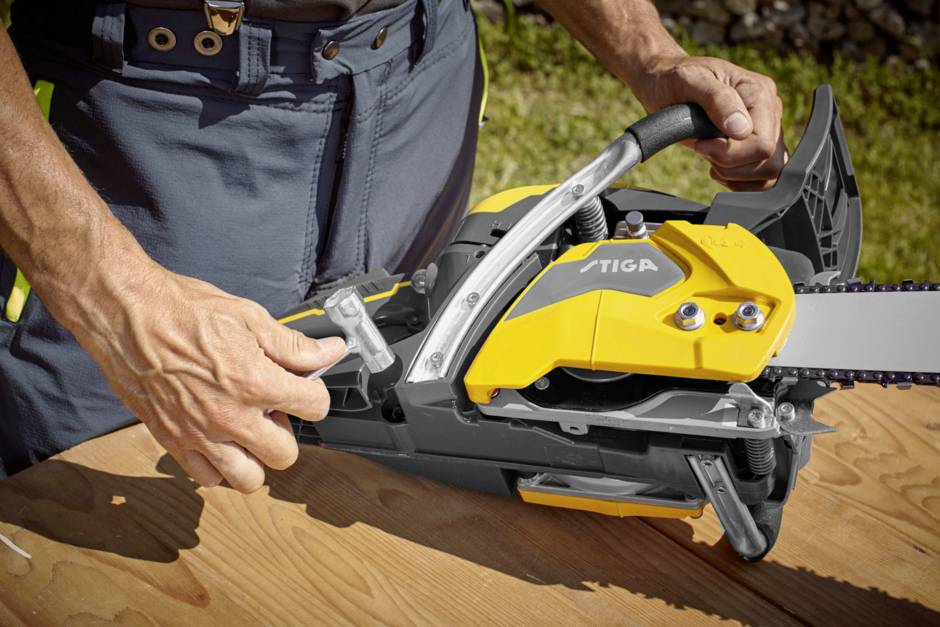 STIGA CS 755 - 18" Benzin Kettensäge 2.3kW Schwertlänge 450mm