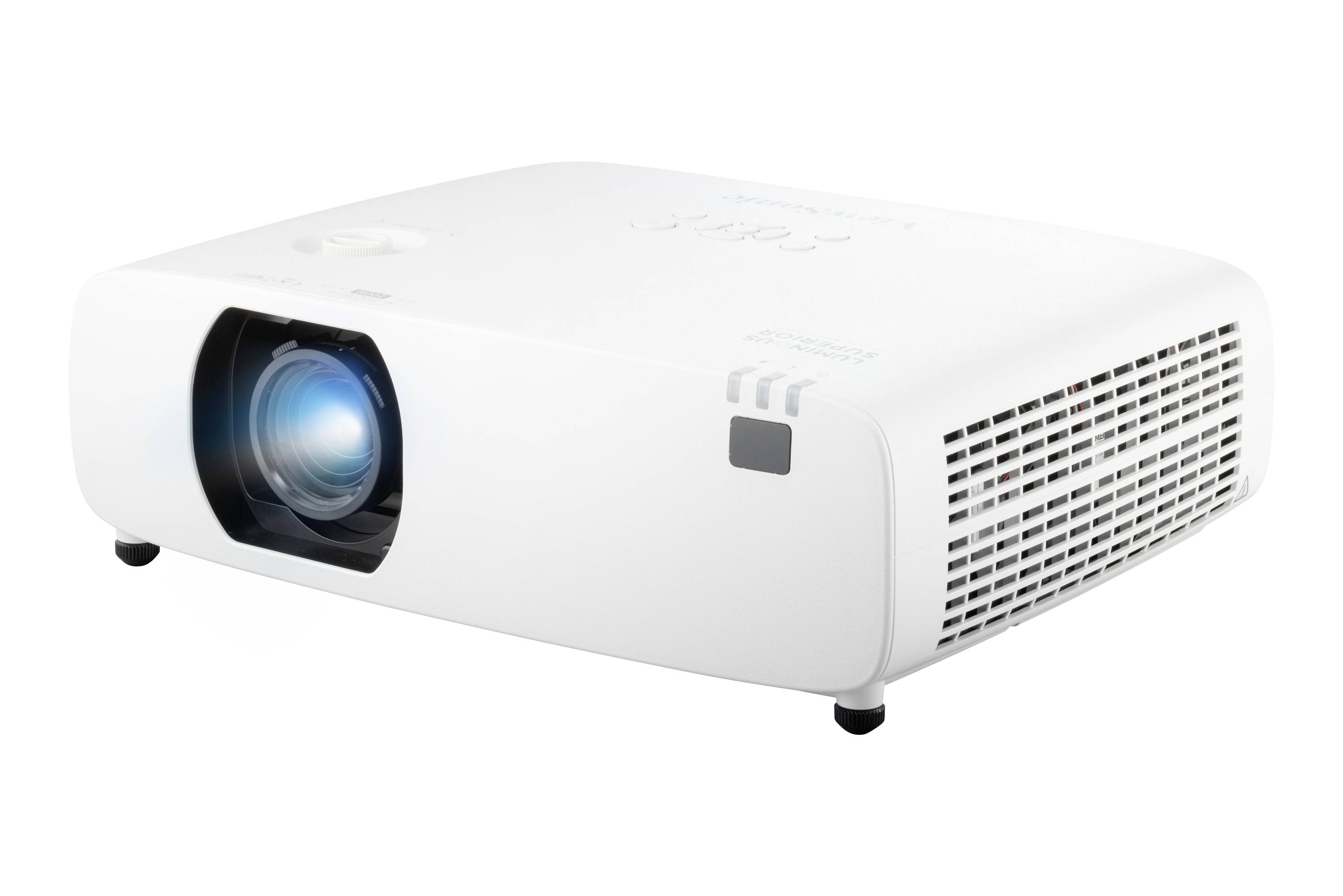 Ein weißer Projektor mit leuchtendem Objektiv steht auf einem Tisch und ist für Präsentationen oder Filmvorführungen geeignet.