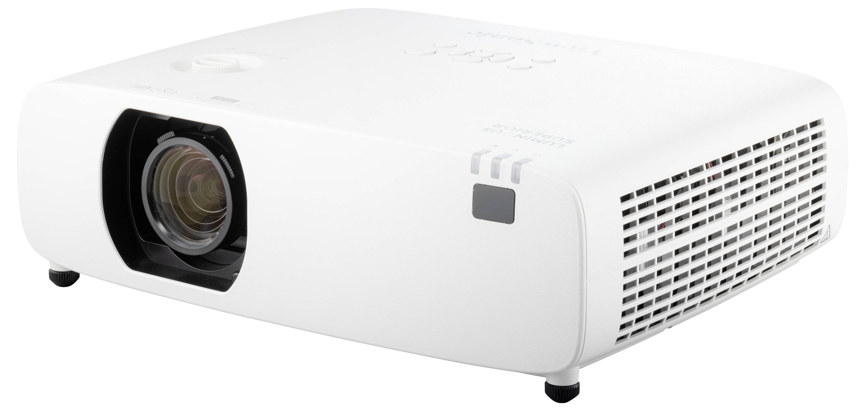 Ein weißer Projektor mit Lüftungsschlitzen und einem großen Objektiv auf der Vorderseite, geeignet zur Video- oder Präsentationsprojektion.