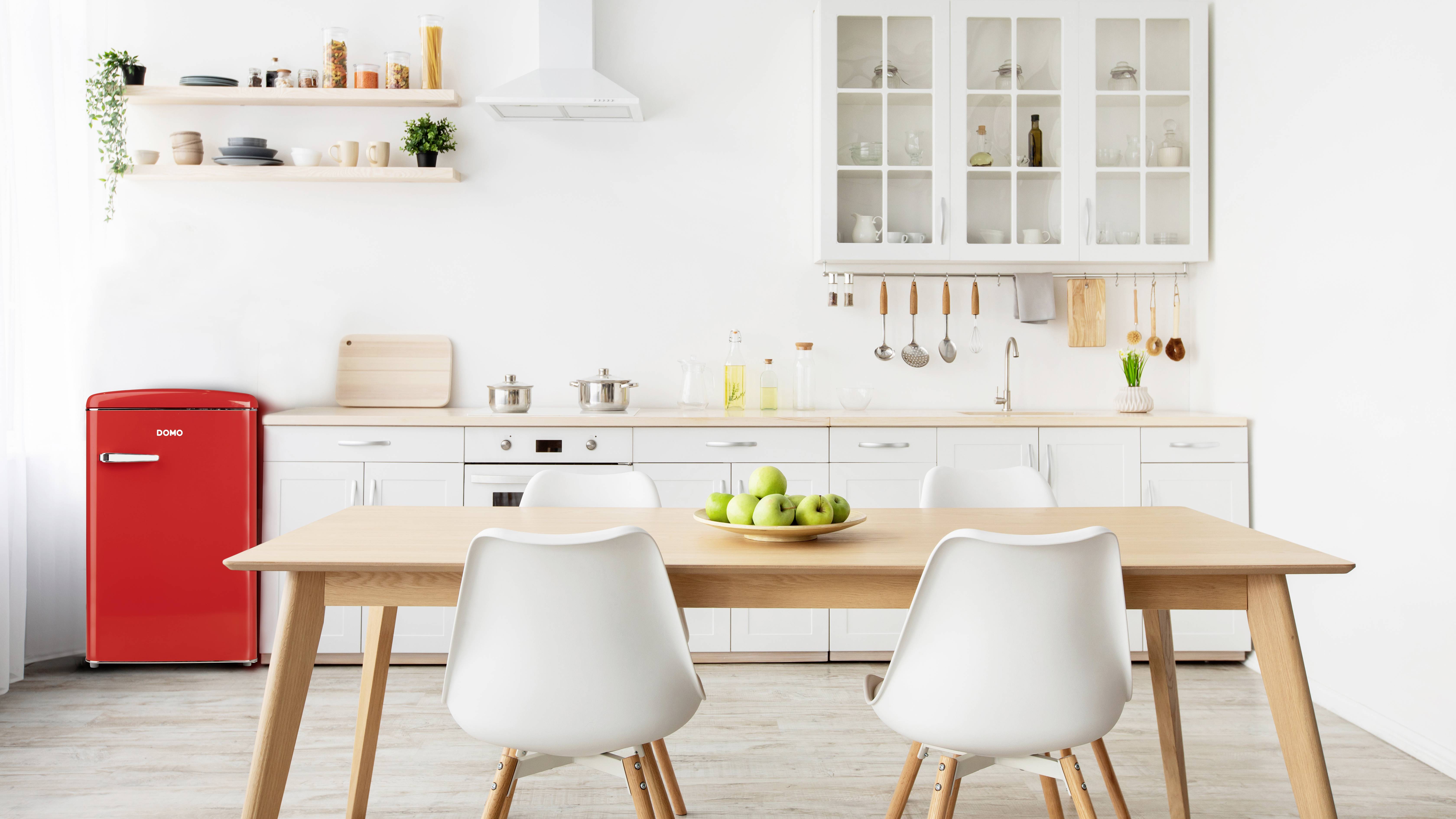DOMO DO91703R Kühlschrank EEK: D (A - G) 120l Standgerät Rot
