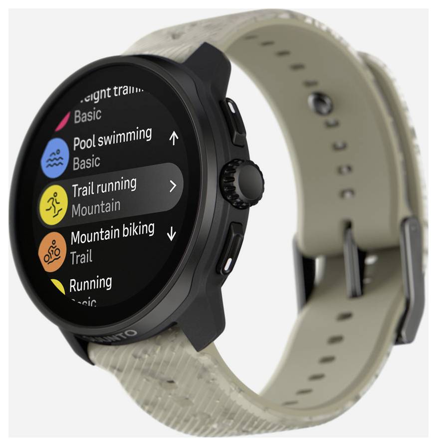 Eine Smartwatch mit einem Menü, das Aktivitäten wie 'Trail Running' und 'Mountain Biking' anzeigt. Das Gerät hat ein beiges Armband.