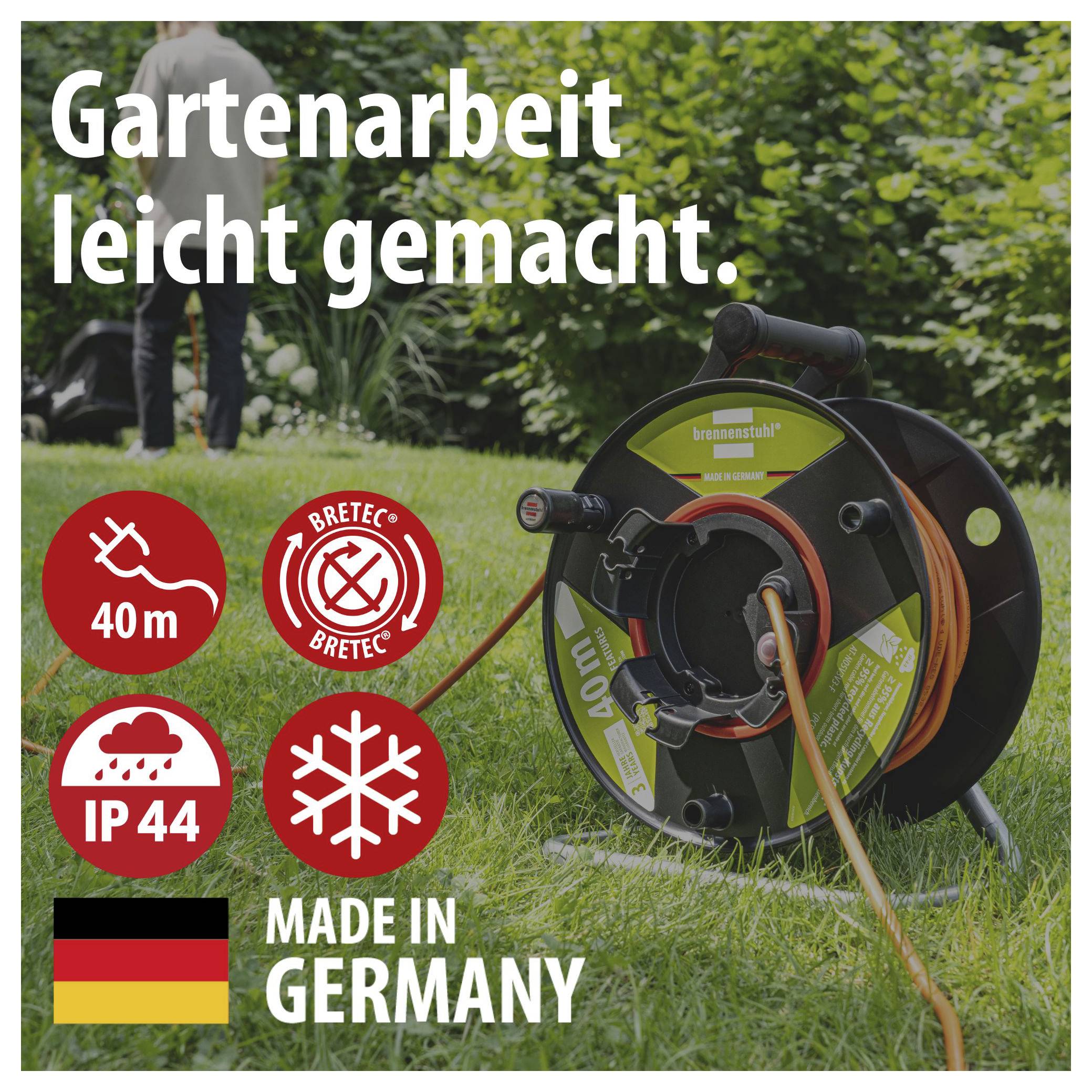 Werbung für eine 40-m-Kabeltrommel im Garten: Text 'Gartenarbeit leicht gemacht', Icons für IP44, BRETEC, Made in Germany und deutsche Flagge.