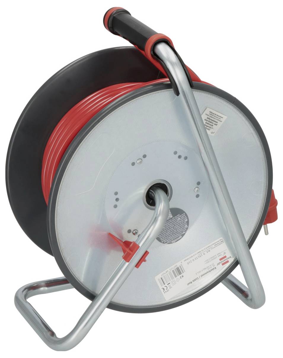 Ein Kabeltrommel mit rotem Verlängerungskabel, aufgerollt auf einem metallischen Gestell mit schwarzem Griff.