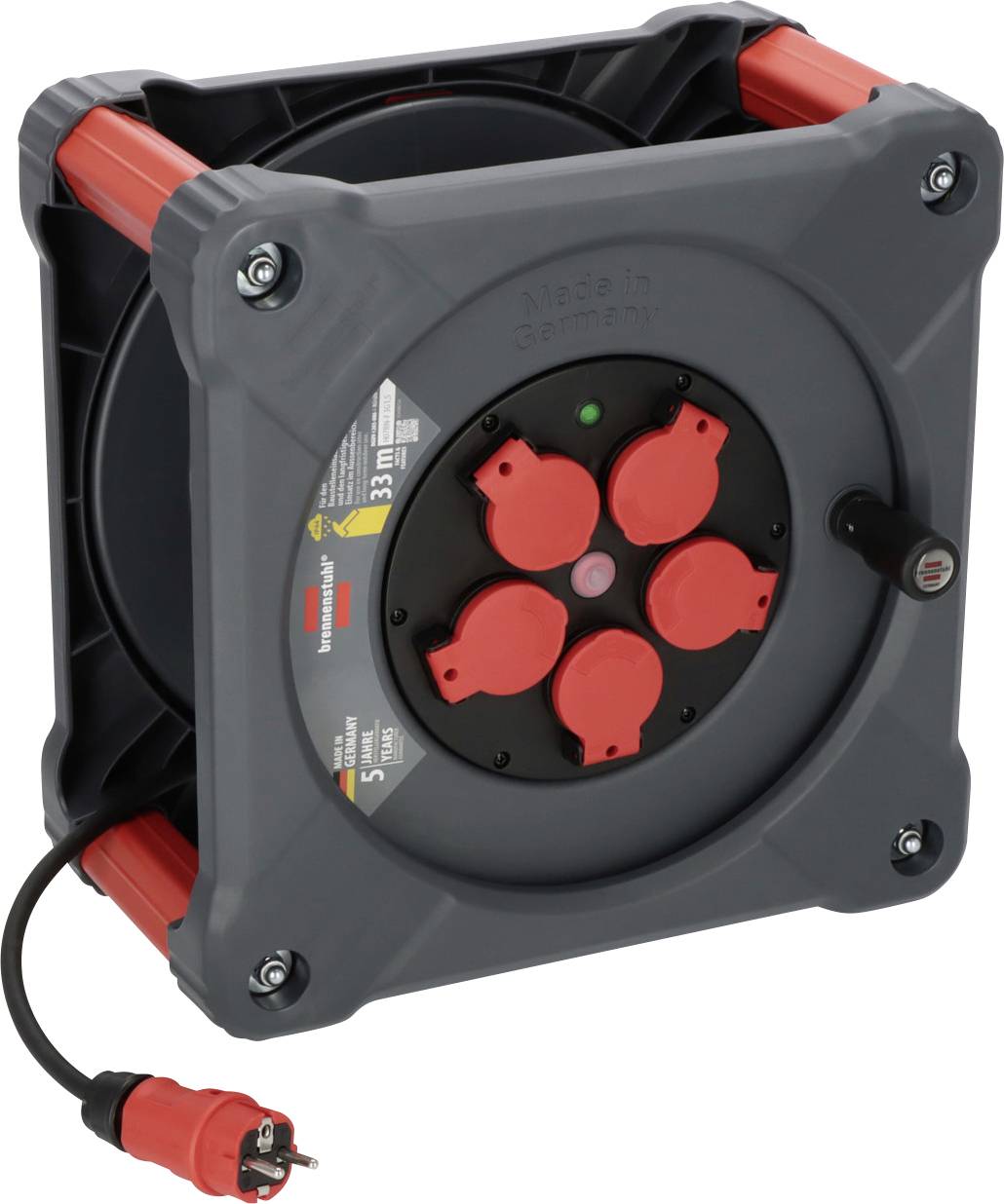 Schwarze Kabeltrommel mit vier roten Steckdosen und einem schwarzen Griff. Enthält ein rotes Netzkabel mit Stecker.