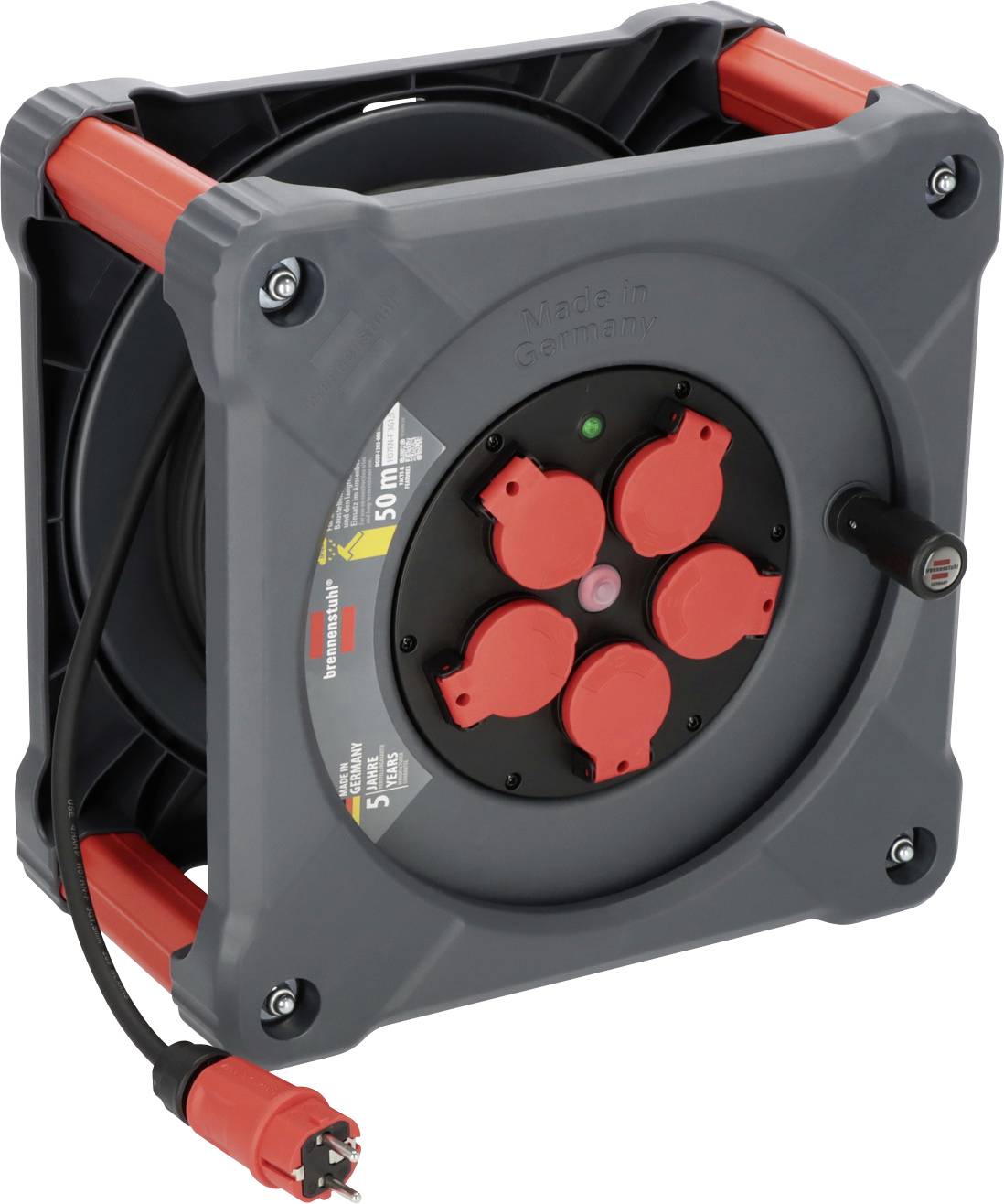Schwarze Kabeltrommel mit rotem Griff, vier Steckdosen und aufgerolltem Kabel, geeignet für Netzanschluss.