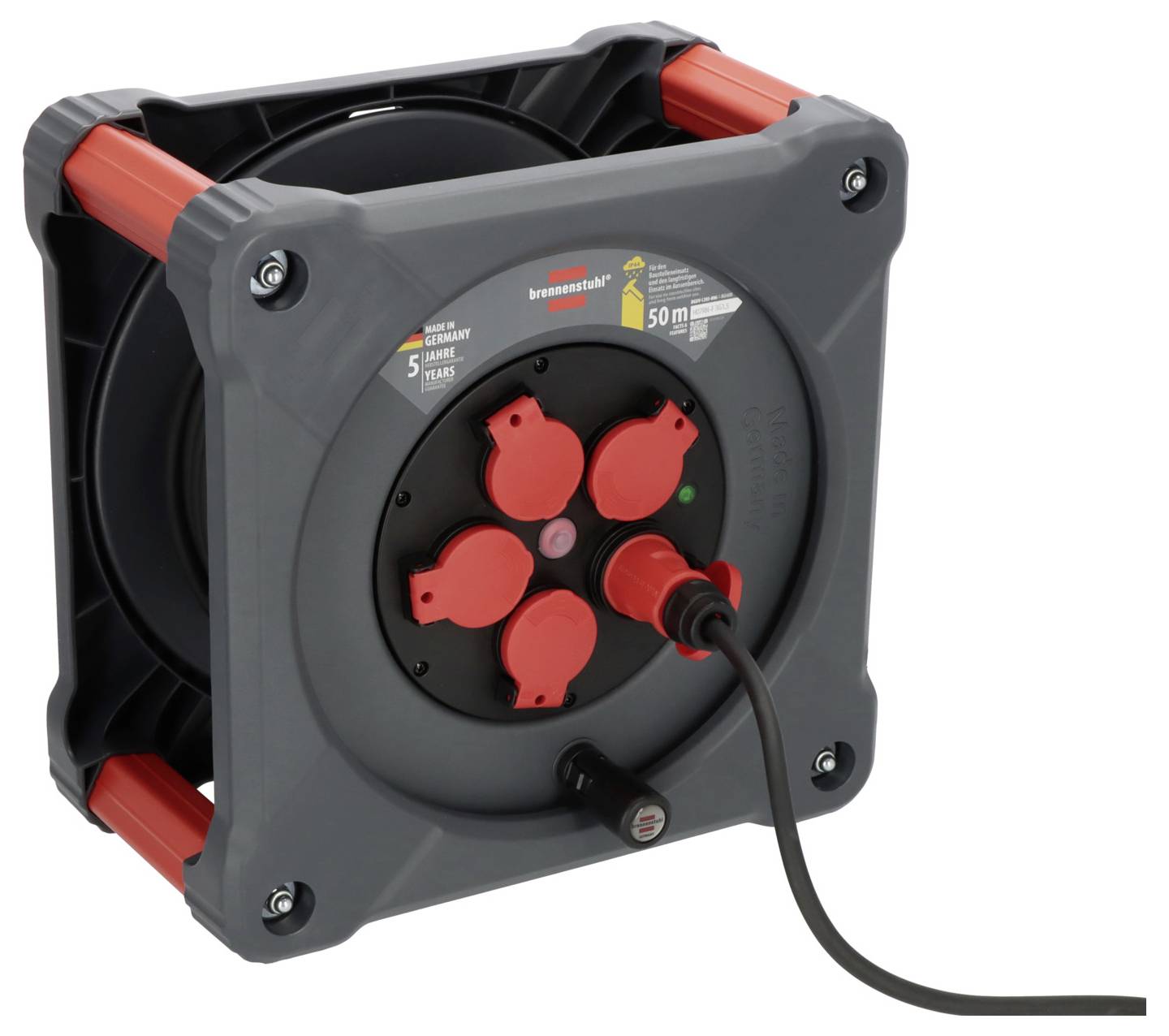Ein grauer Kabeltrommel mit rotem Kabel und vier Steckdosen, geeignet für Stromversorgung auf Baustellen. Dient zum Abwickeln von Stromkabeln.