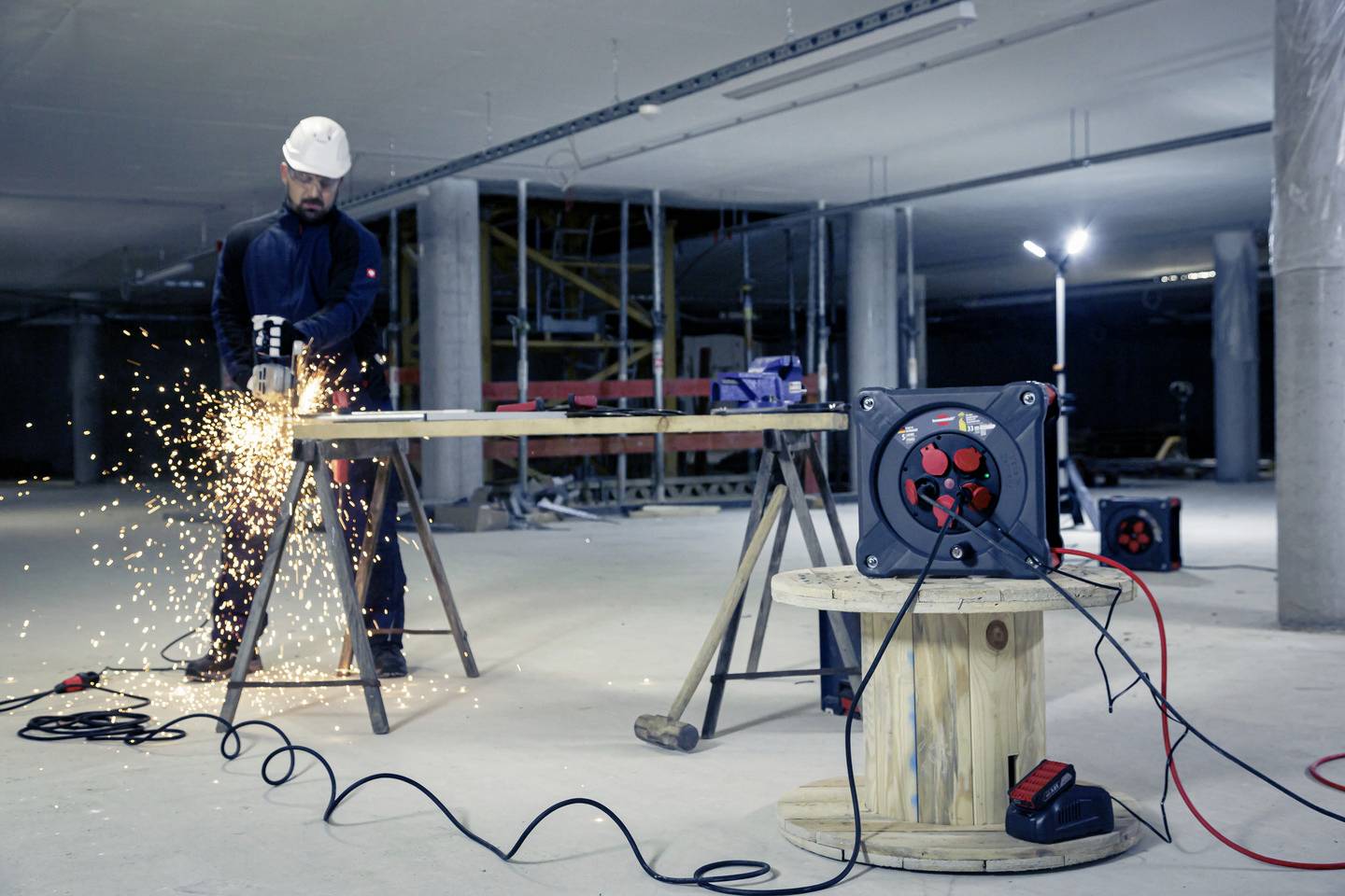 Brennenstuhl 9202330210 Kabeltrommel 33 m Rot Schutzkontakt-Stecker