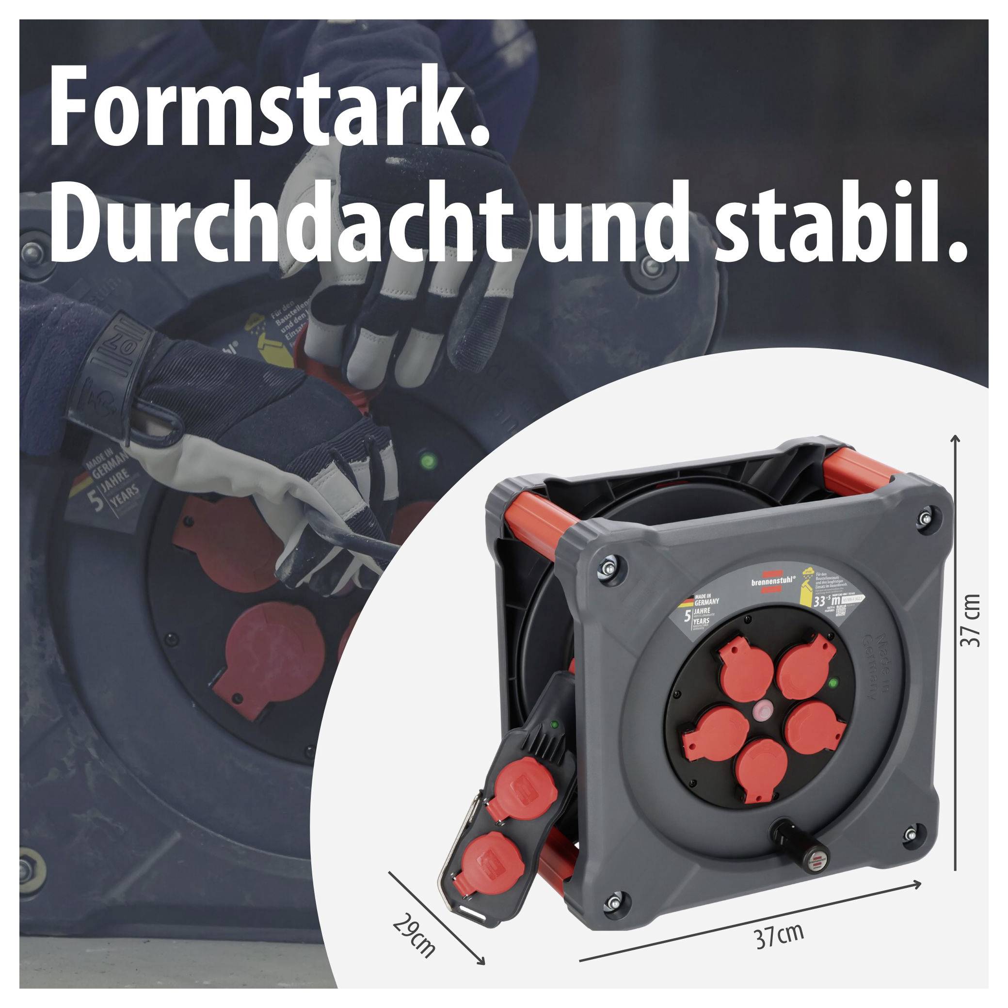 Werbebild für eine robuste Kabeltrommel: links Handschuhe beim Aufwickeln, rechts das Produkt mit Maßangaben 37 cm x 37 cm x 29 cm und dem Text 'Formstark. Durchdacht und stabil.'