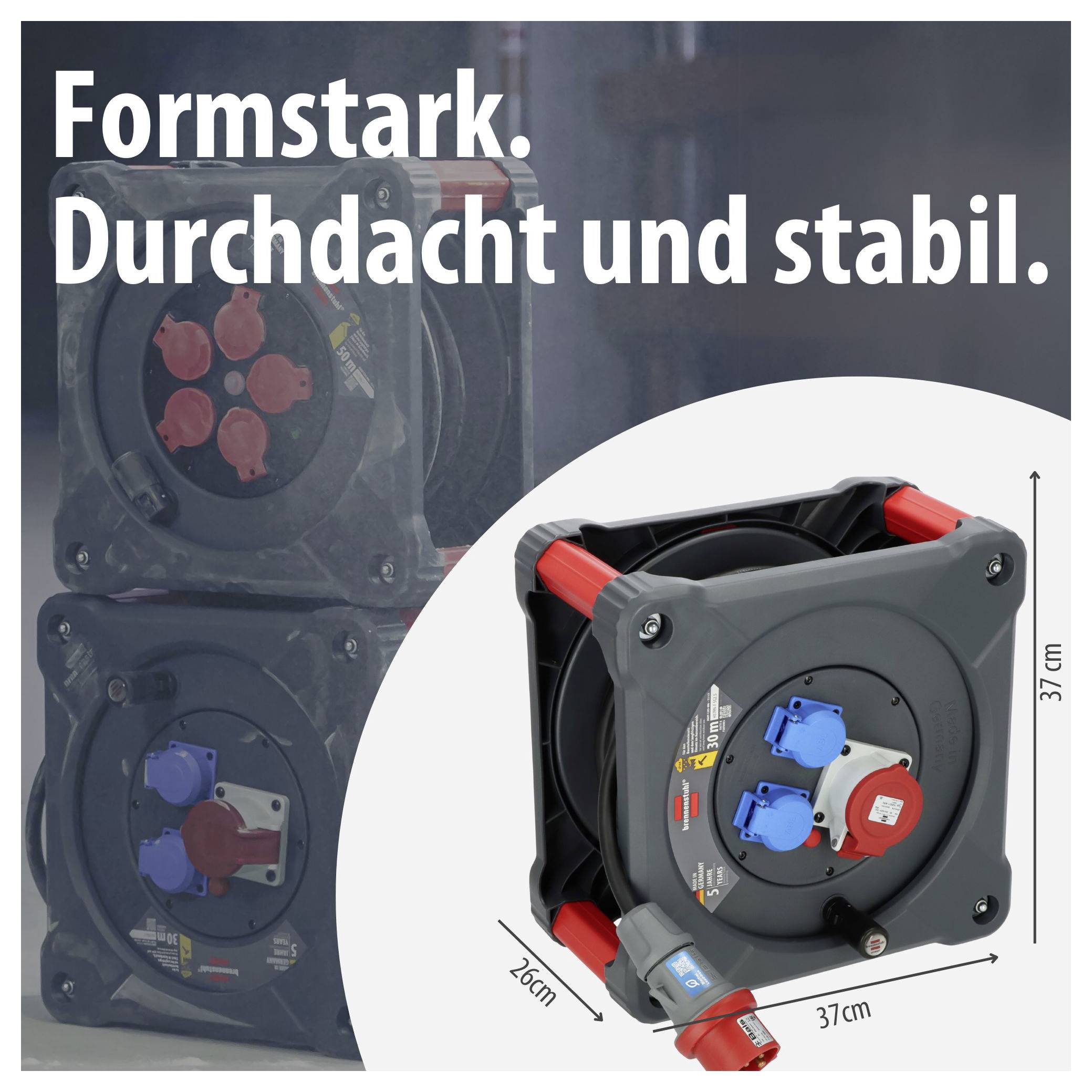 Werbegrafik für eine robuste Stromverteilerbox mit dem Text 'Formstark. Durchdacht und stabil.'; zeigt das Produkt sowie Maße 37 cm x 37 cm x 26 cm.