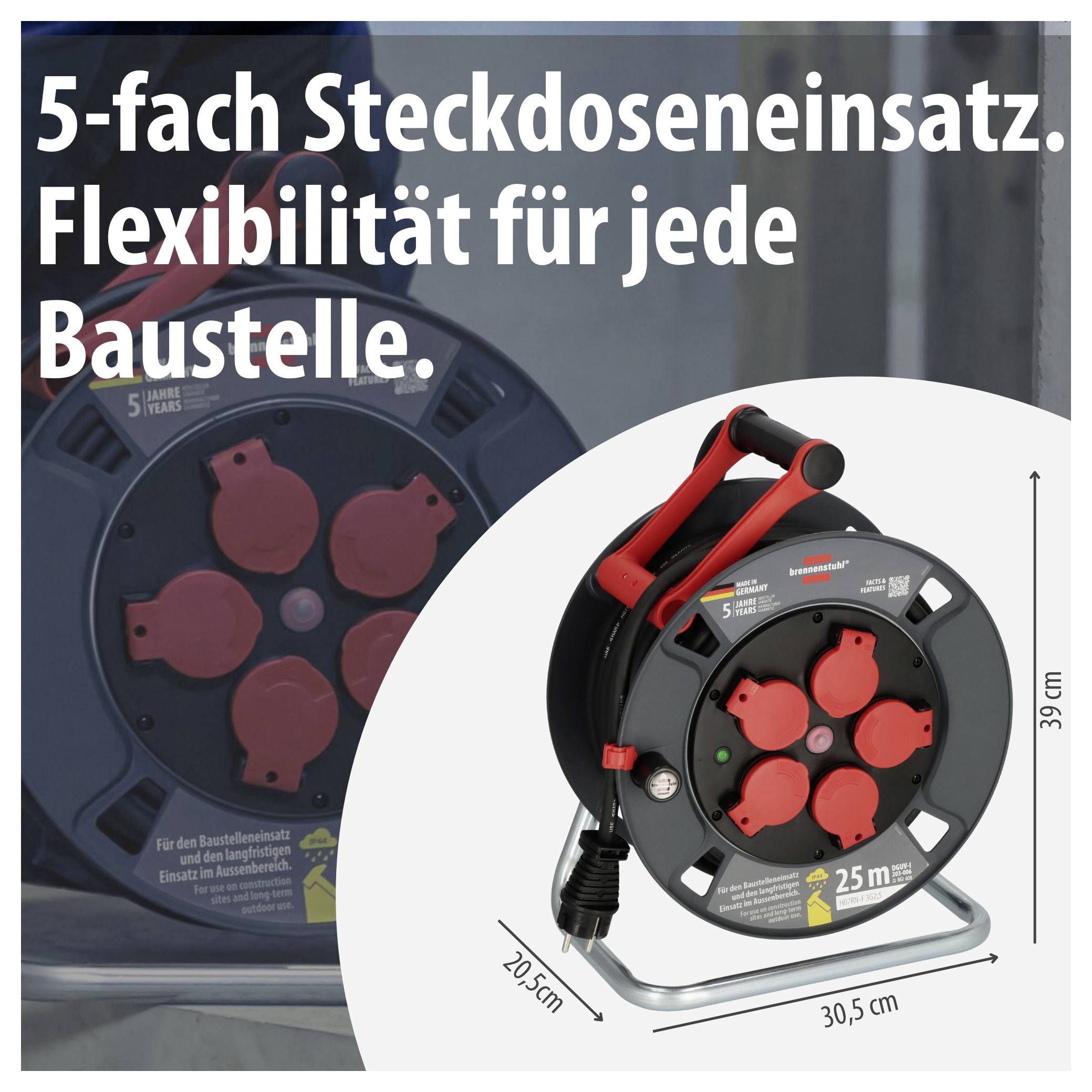 Werbebild für eine 5-fach Steckdosenrolle mit dem Text '5-fach Steckdoseneinsatz. Flexibilität für jede Baustelle.', inklusive Maßangaben 30,5 cm, 20,5 cm und 39 cm.