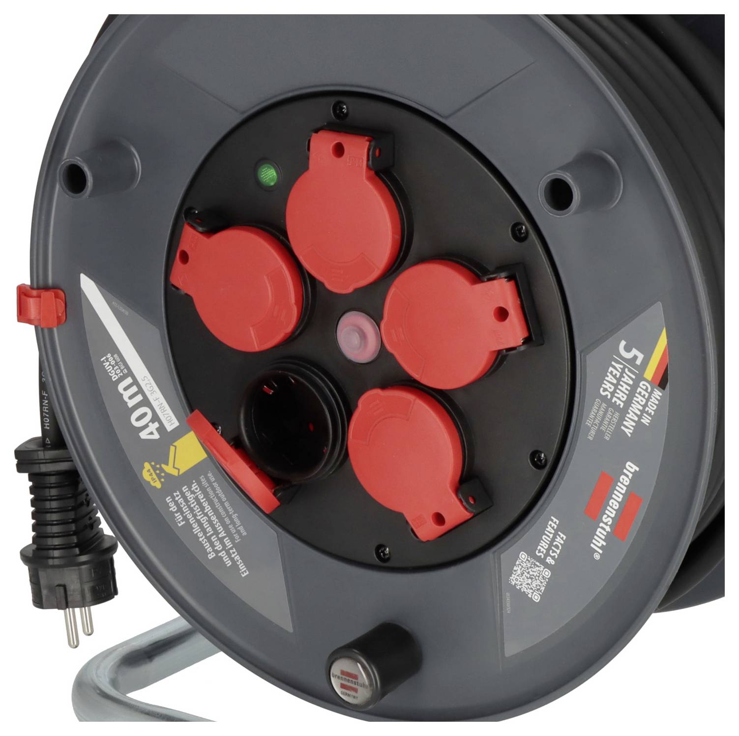 Schwarze Kabeltrommel mit vier roten Schutzkontaktsteckdosen, einem Tragegriff, einer Kabellänge von 40 Metern und einem allgemeinen Sicherheitshinweis.