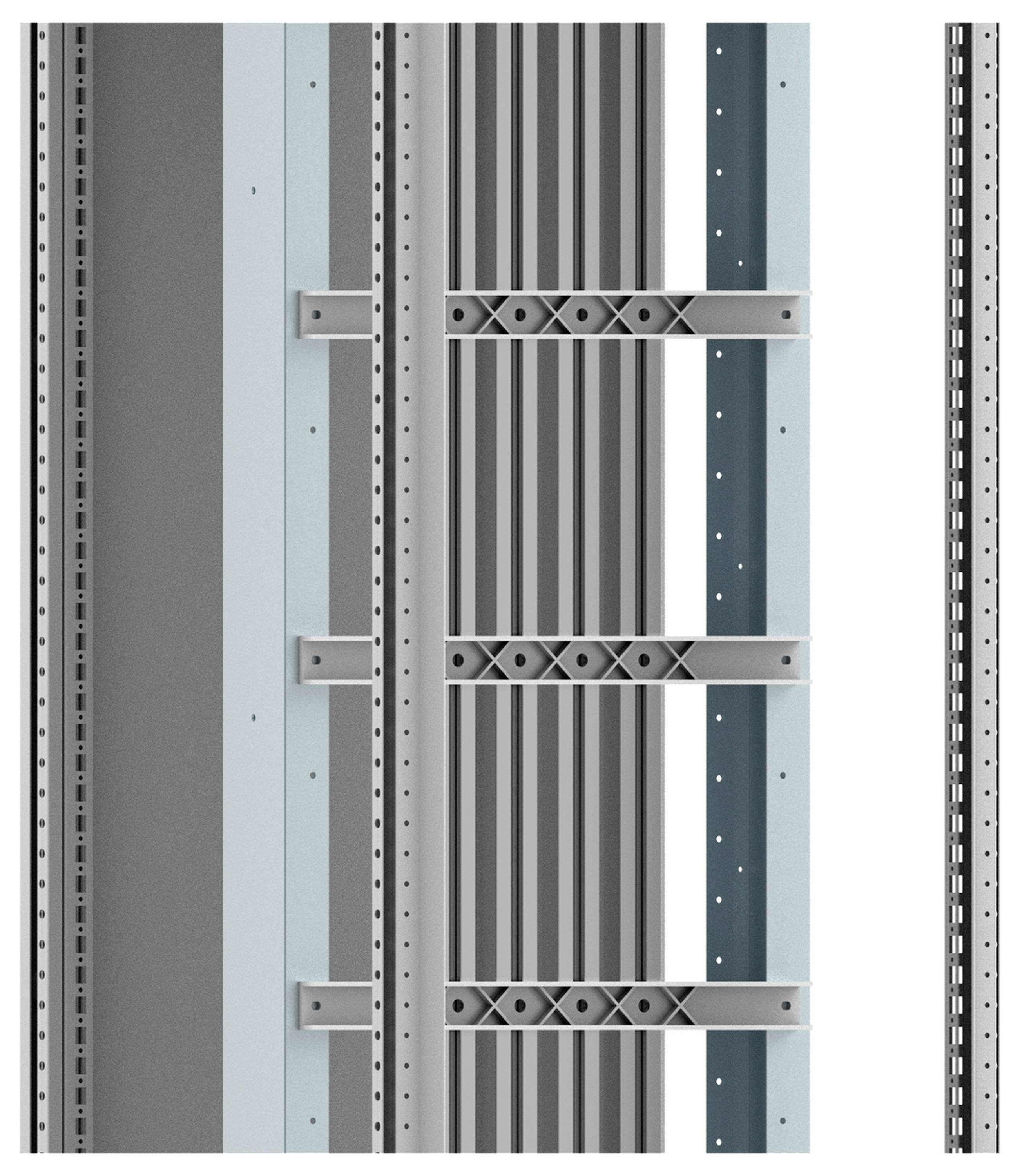 Metallkonstruktion von Regalen mit vertikalen Streben und horizontalen Verstrebungen. Blaue und graue Farbtöne dominieren.