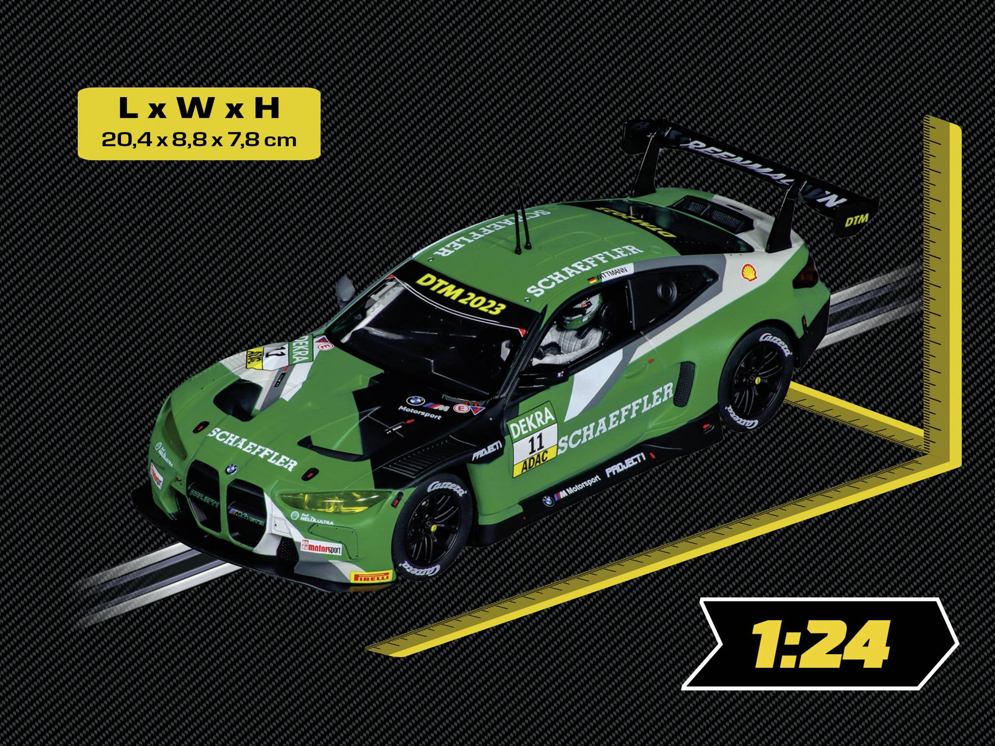 Ein grünes DTM-Rennauto im Maßstab 1:24 mit den Maßen 20,4 x 8,8 x 7,8 cm. Das Auto trägt Sponsorenlogos, darunter 'Schaeffler'.