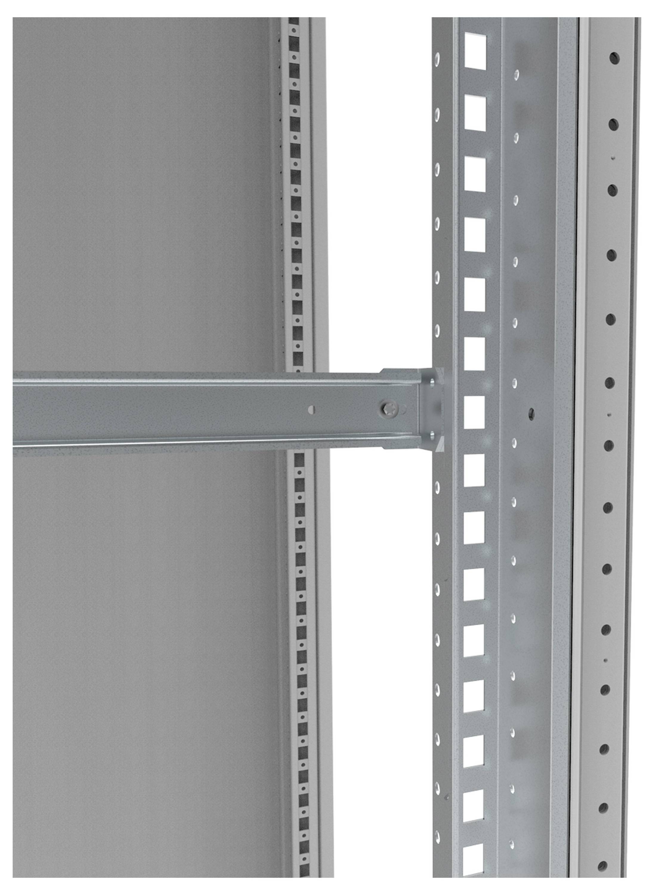 Stahlregal mit vertikalen und horizontalen Streben, quadratischen Löchern an den Seiten für Höhenverstellbarkeit.