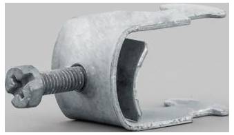 Metallklammer mit Schraubenmechanismus, zur Befestigung an flachen Oberflächen. Geeignet für Bau- oder Montagearbeiten.