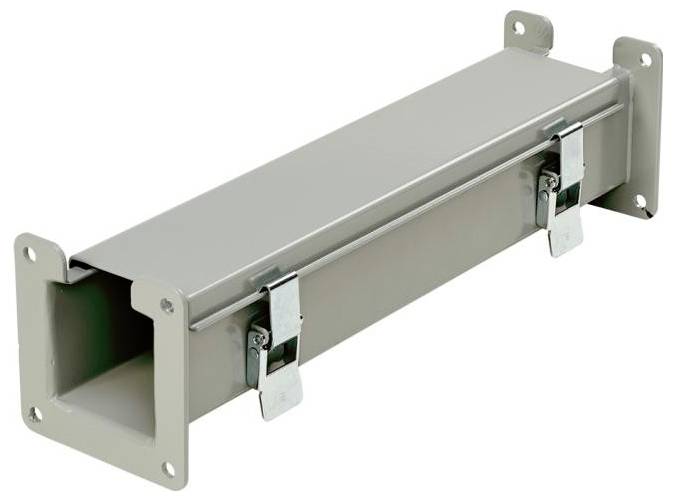 Metallkanal mit zwei Hebelverschlüssen, rechteckige Öffnung, meist zur Kabel- oder Luftführung in technischen Anlagen verwendet.