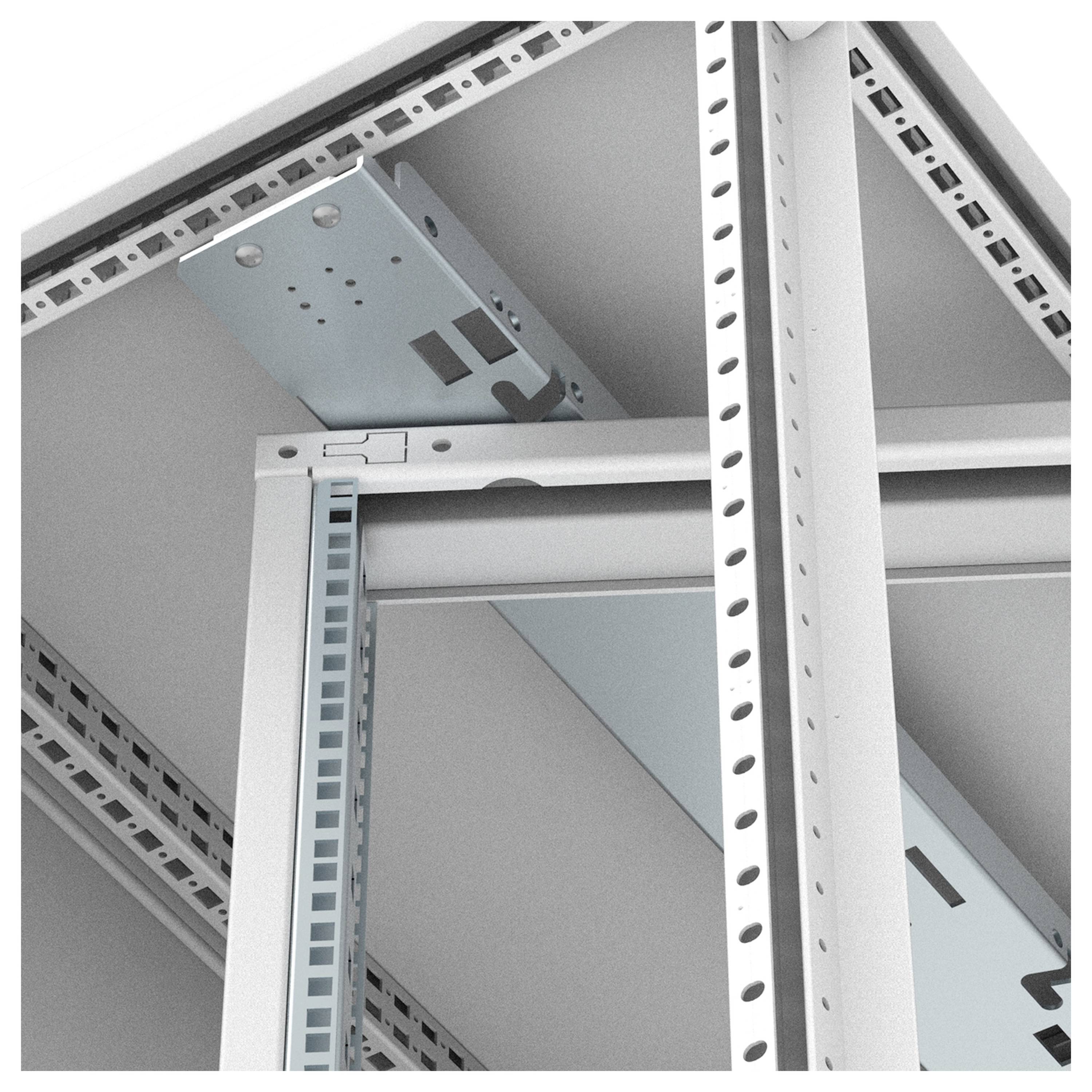 Metallstruktur eines Rahmens aus verzinktem Stahl. Modulaufbau mit verschraubten Verstrebungen, geeignet für mechanische Anwendungen.