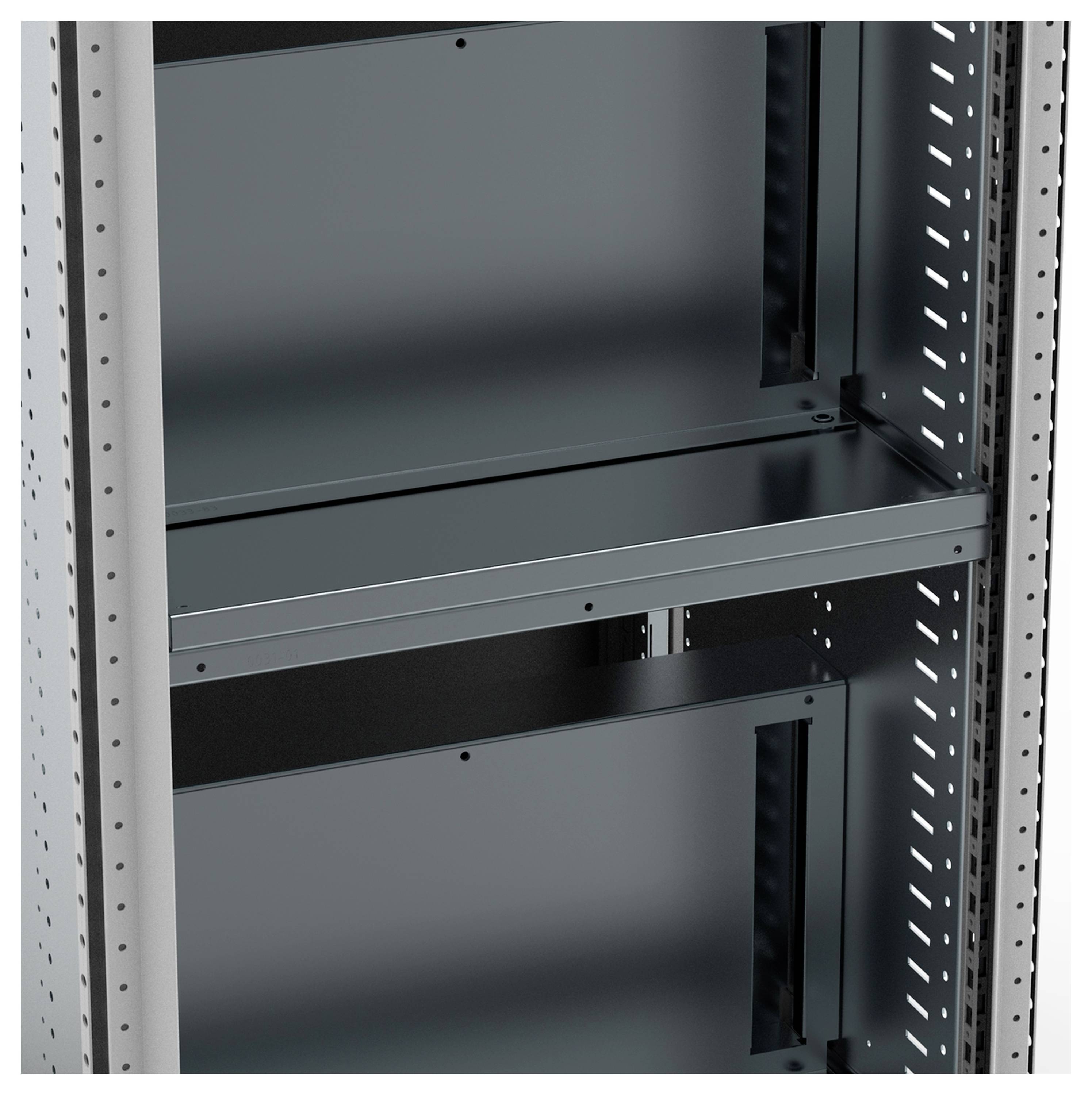 Ein leeres Server-Rack aus Metall mit mehreren Einschüben, geeignet zur Aufnahme von Servern oder elektronischen Geräten in einem Rechenzentrum.