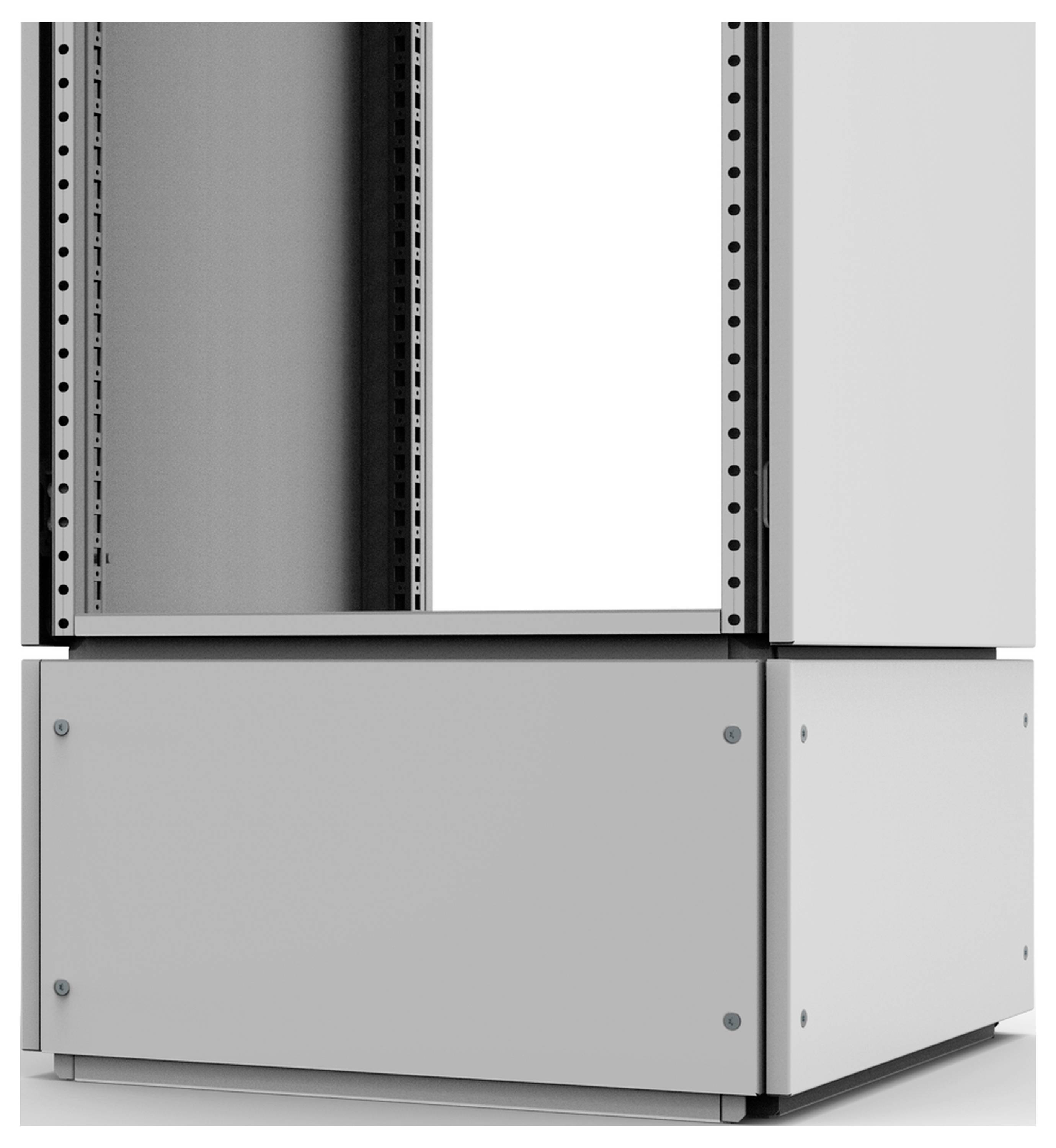 Server-Rack in einem Rechenzentrum, teilweise geöffnet, zeigt leeren Innenraum ohne Hardware.