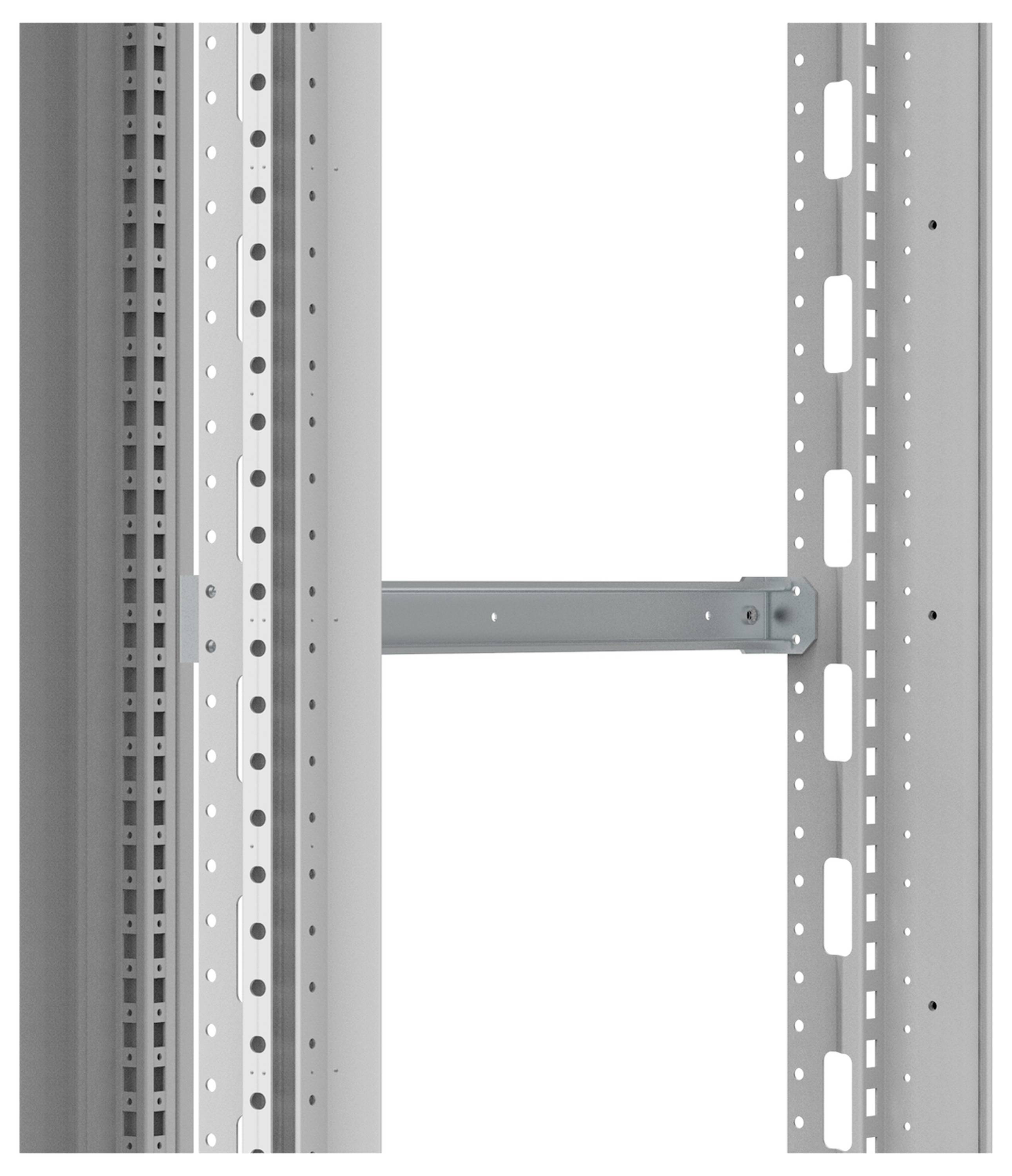 Blick in das Innere eines leeren Metall-Schaltschrankes mit sichtbaren Lochreihen zur Befestigung von Geräten und Kabeln.