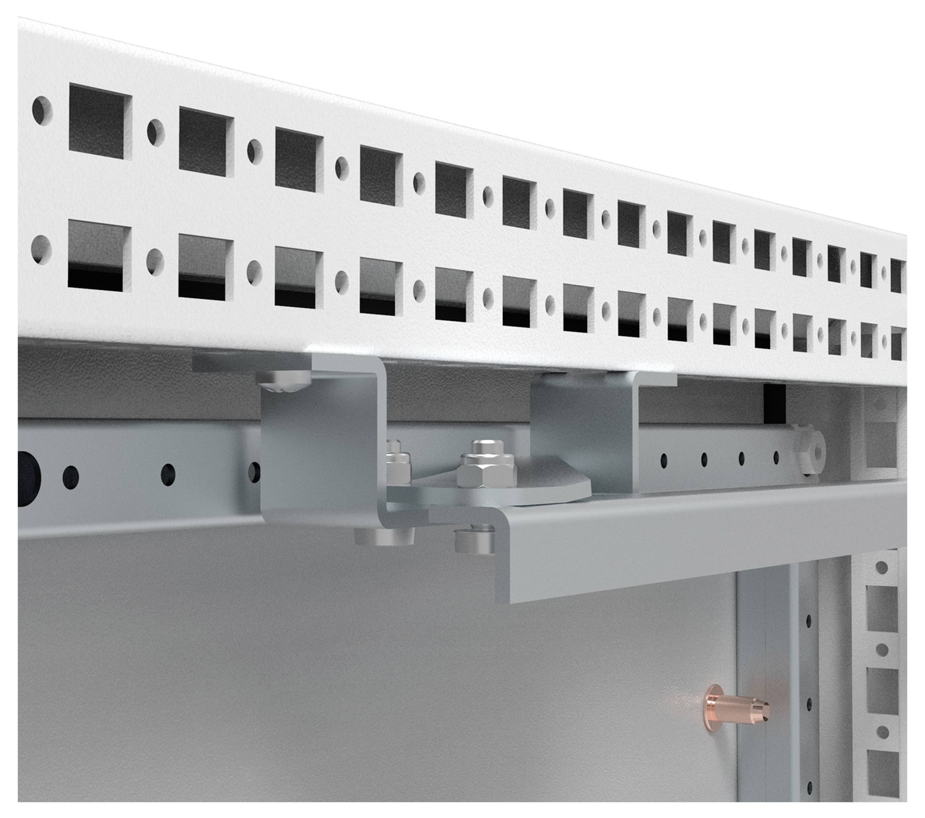 Metallrahmen mit eckigen Löchern und Befestigungselementen, Teil eines Gehäusesystems oder Racks, Detailansicht von einer Ecke.