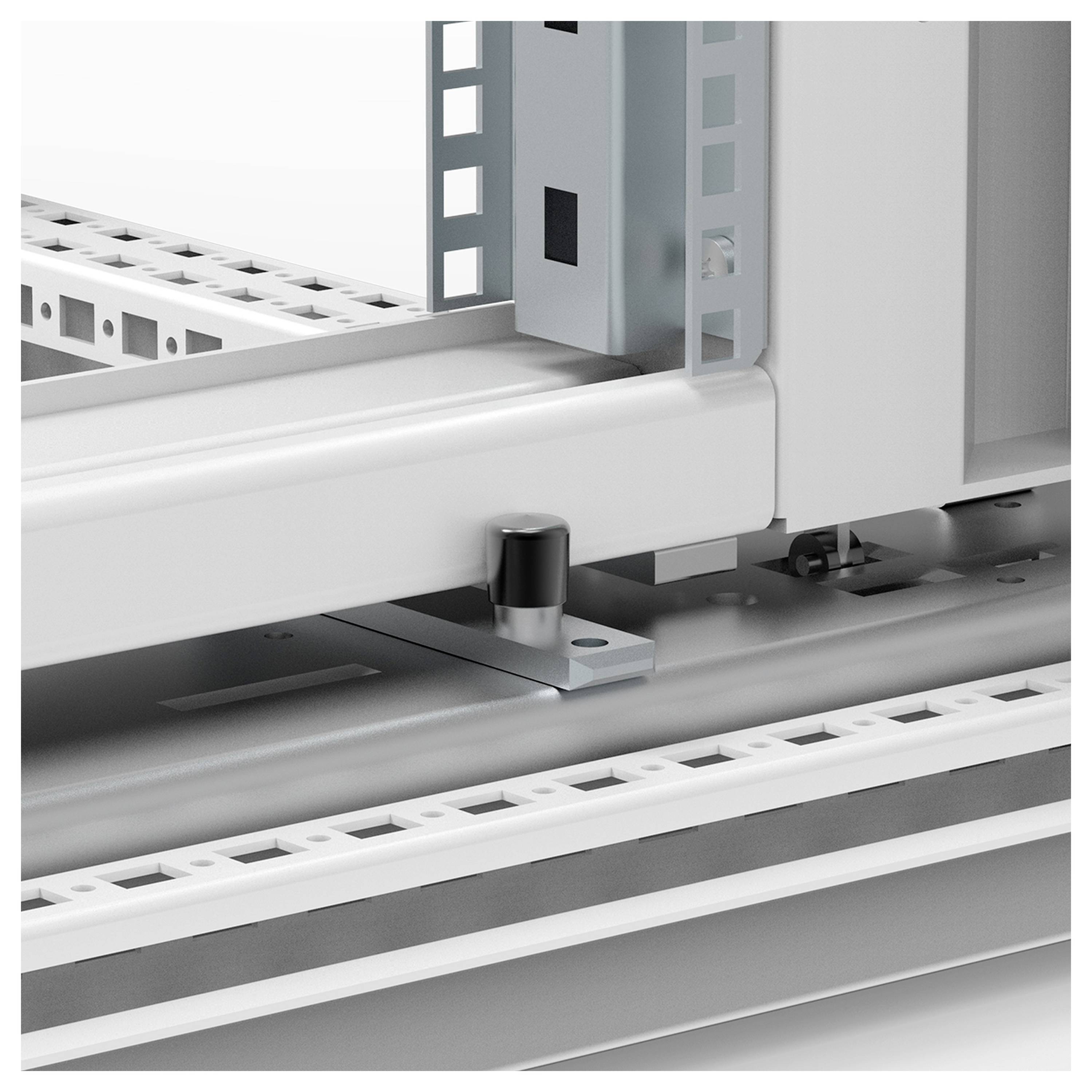 Eine Nahaufnahme eines robusten Metallrahmens mit Verstärkungen, geeignet für den industriellen Einsatz.