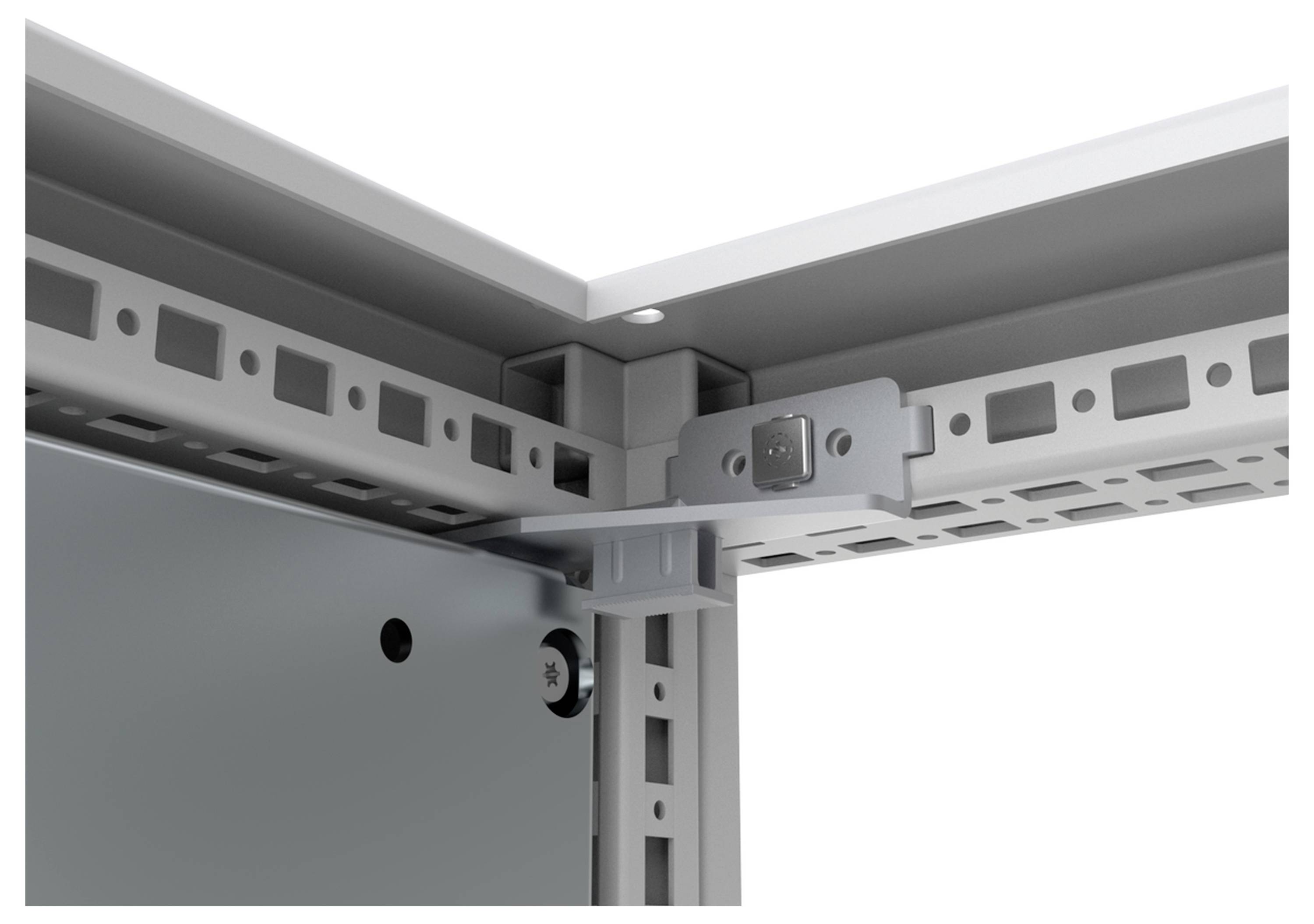 Metallgehäuserahmen mit rechteckigem Lochmuster und Verstärkungsecke; Innenecke eines industriellen Rahmensystems.