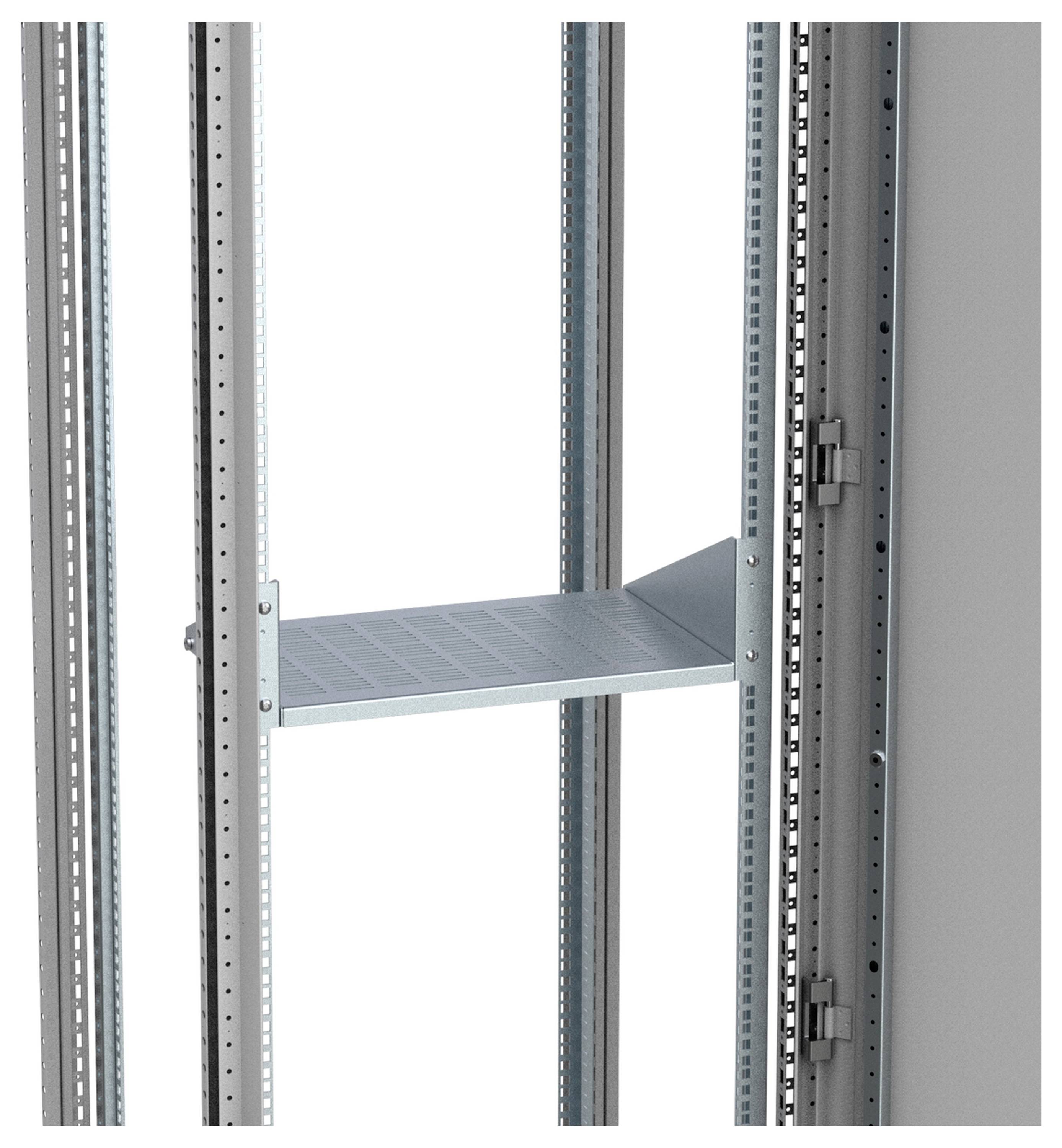 Ein metallisches Regalbrett ist in einem offenen Rack montiert. Die Struktur ist für die Aufnahme technischer Geräte vorgesehen.