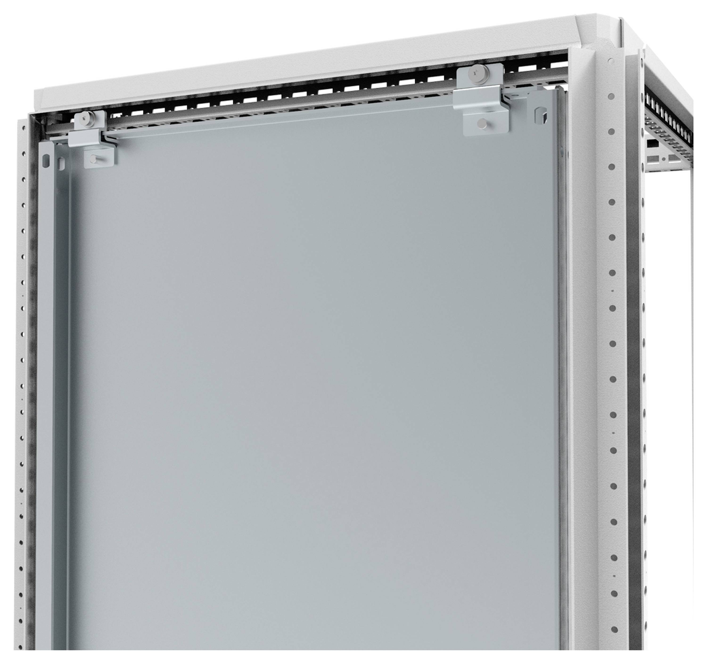 Ein offenes Metallgestell mit quadratischem Rahmen und grauer Rückwand, geeignet für industrielle oder technische Anwendungen.