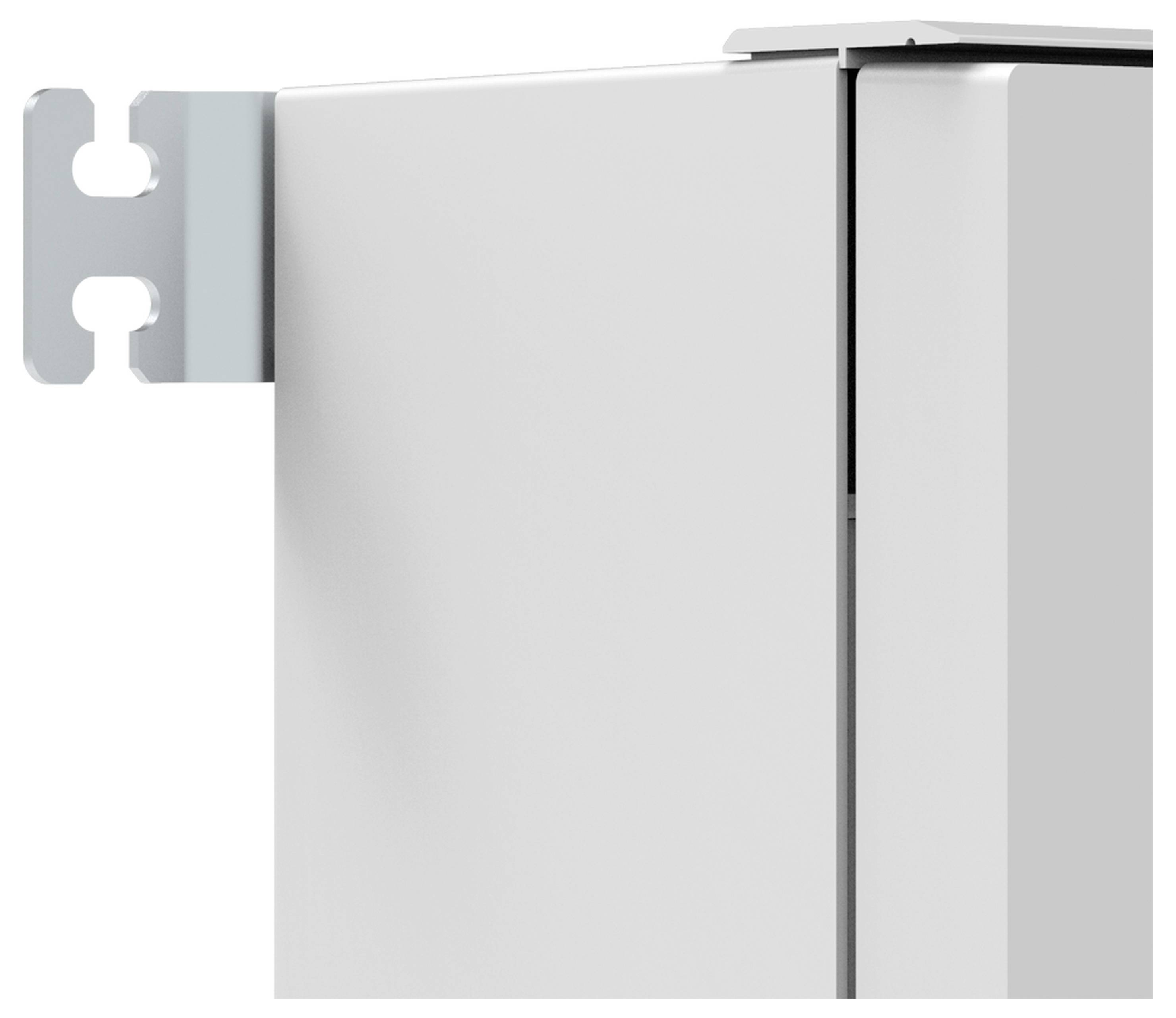 Nahaufnahme einer rechteckigen weißen Platte mit einer seitlich angebrachten Metallhalterung. Hochwertiges Material und schlichtes Design.