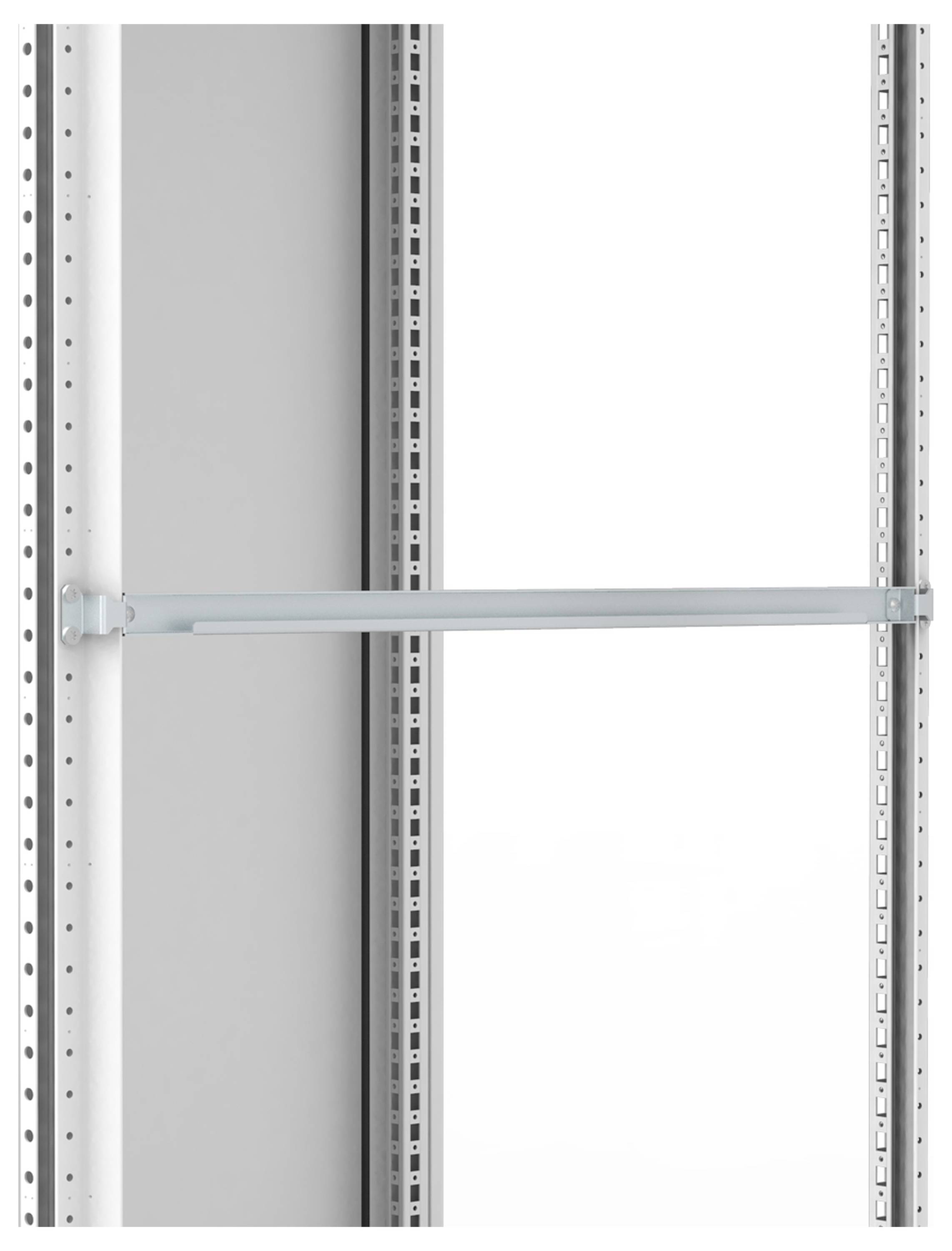Stabilisatorstange zur Verstärkung von Regalen, zwischen zwei Metallstützen montiert, in einem neutralen Hintergrund.