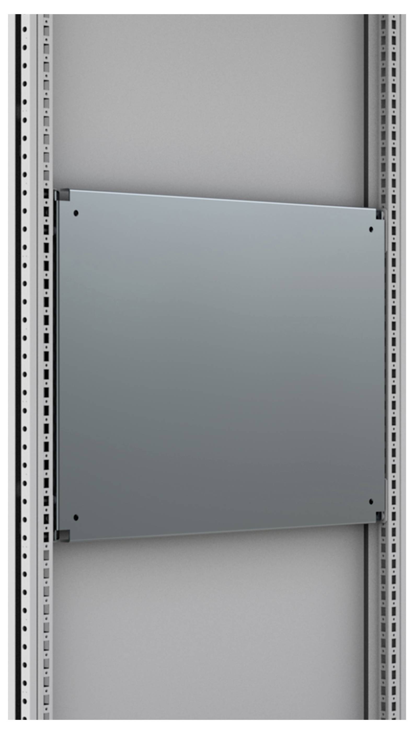 Metallplatte montiert in einem Rahmen zwischen Metallträgern, vermutlich als Teil eines technischen oder industriellen Systems.