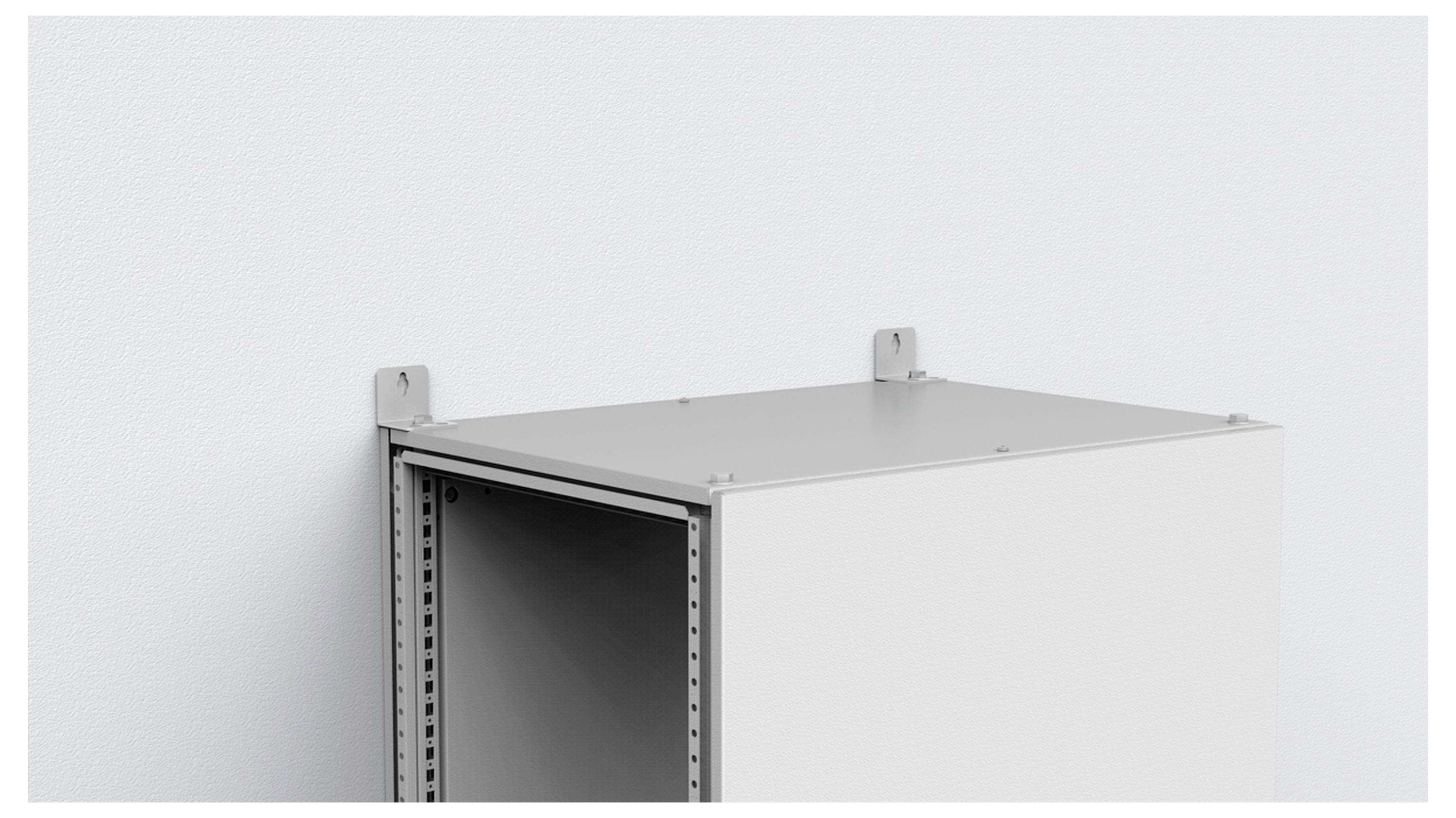 Metallschrank an der Wand montiert, mit zwei Halterungen oben sichtbar. Der Schrank ist geöffnet und leer, auf weißem Hintergrund.